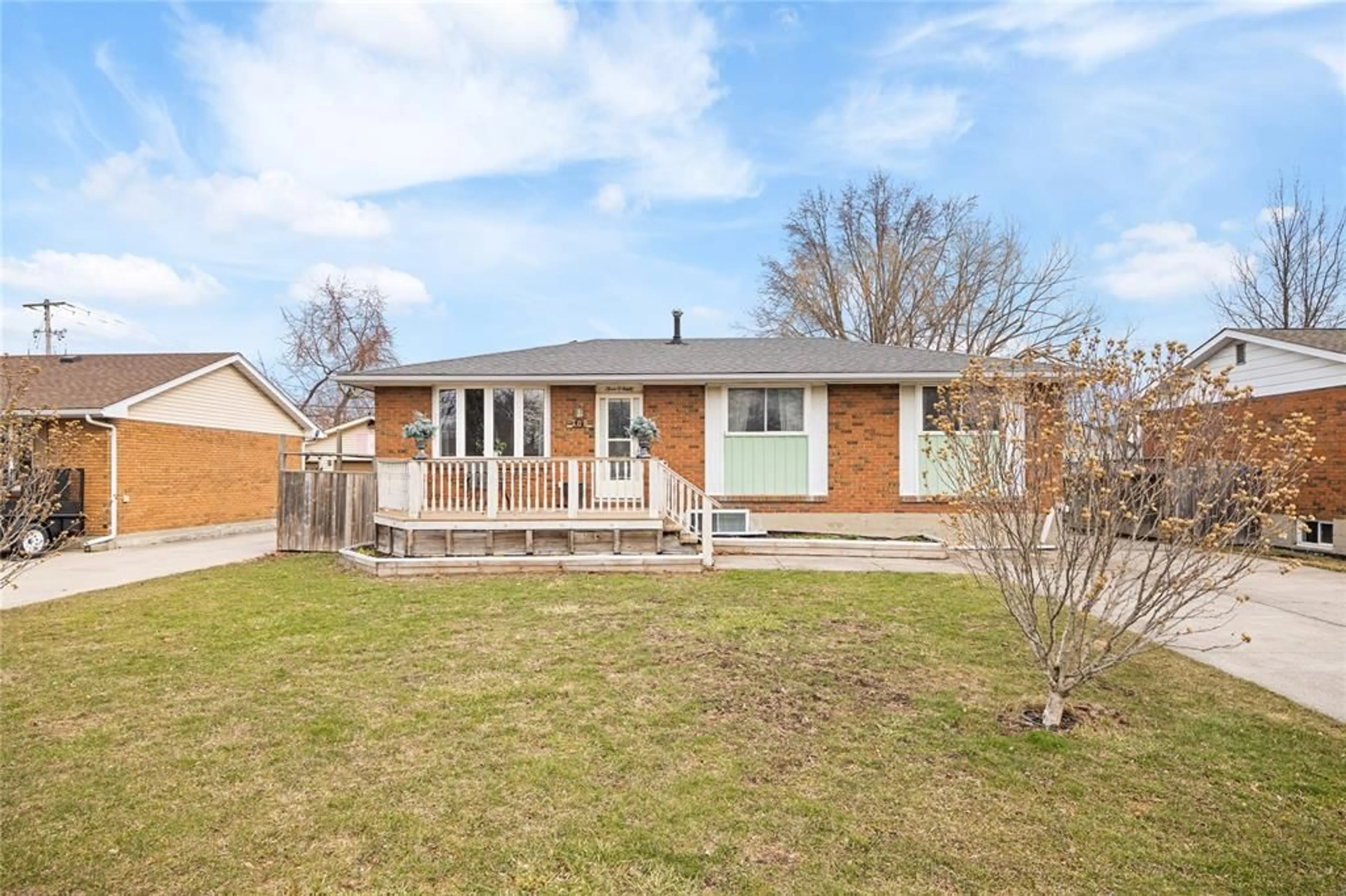 Home with brick exterior material, street for 308 ASHWOOD Crt, St Clair Ontario N0N 1G0