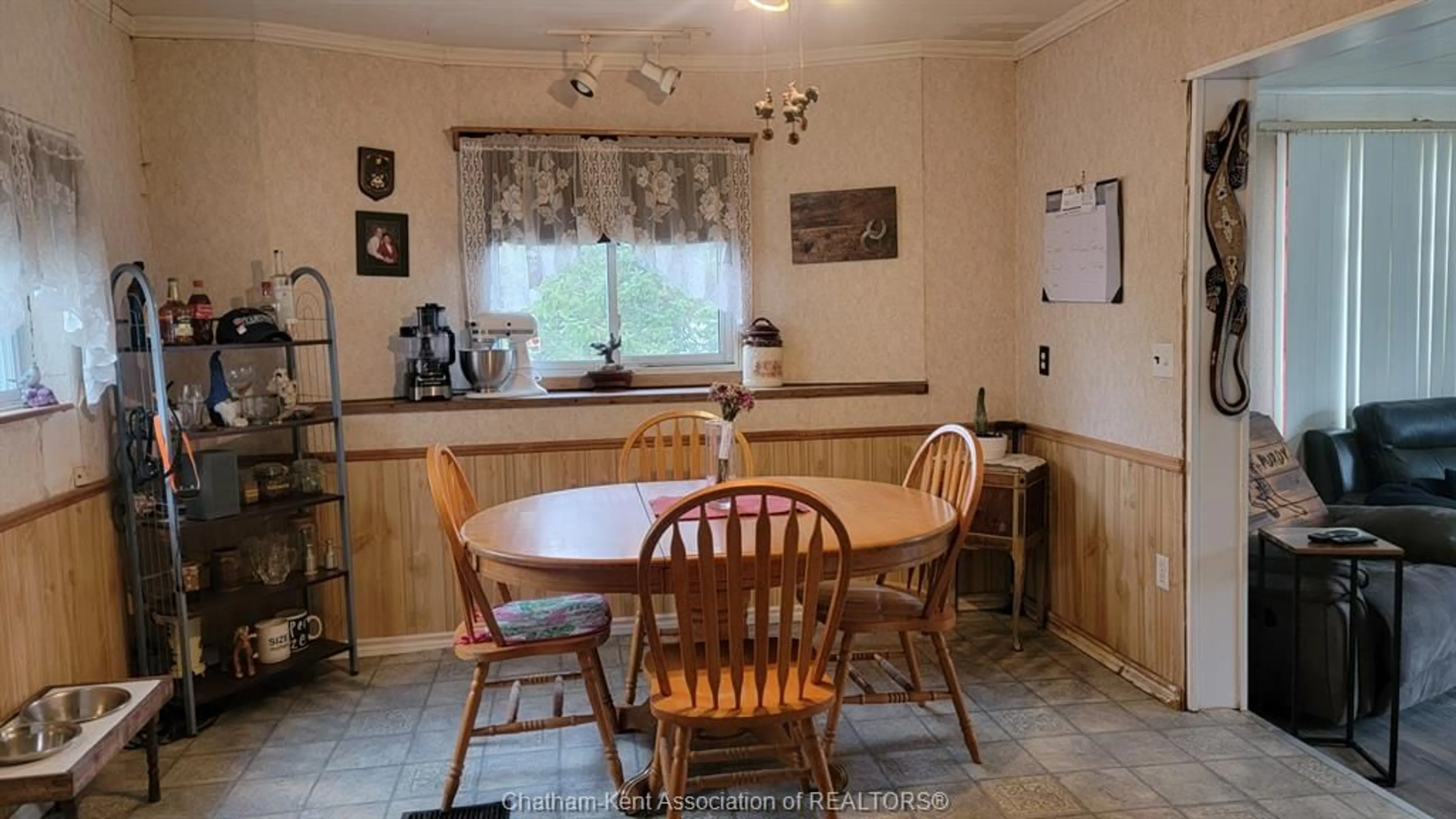 Dining room, unknown for 252 Queen St, Highgate Ontario N0P 1T0