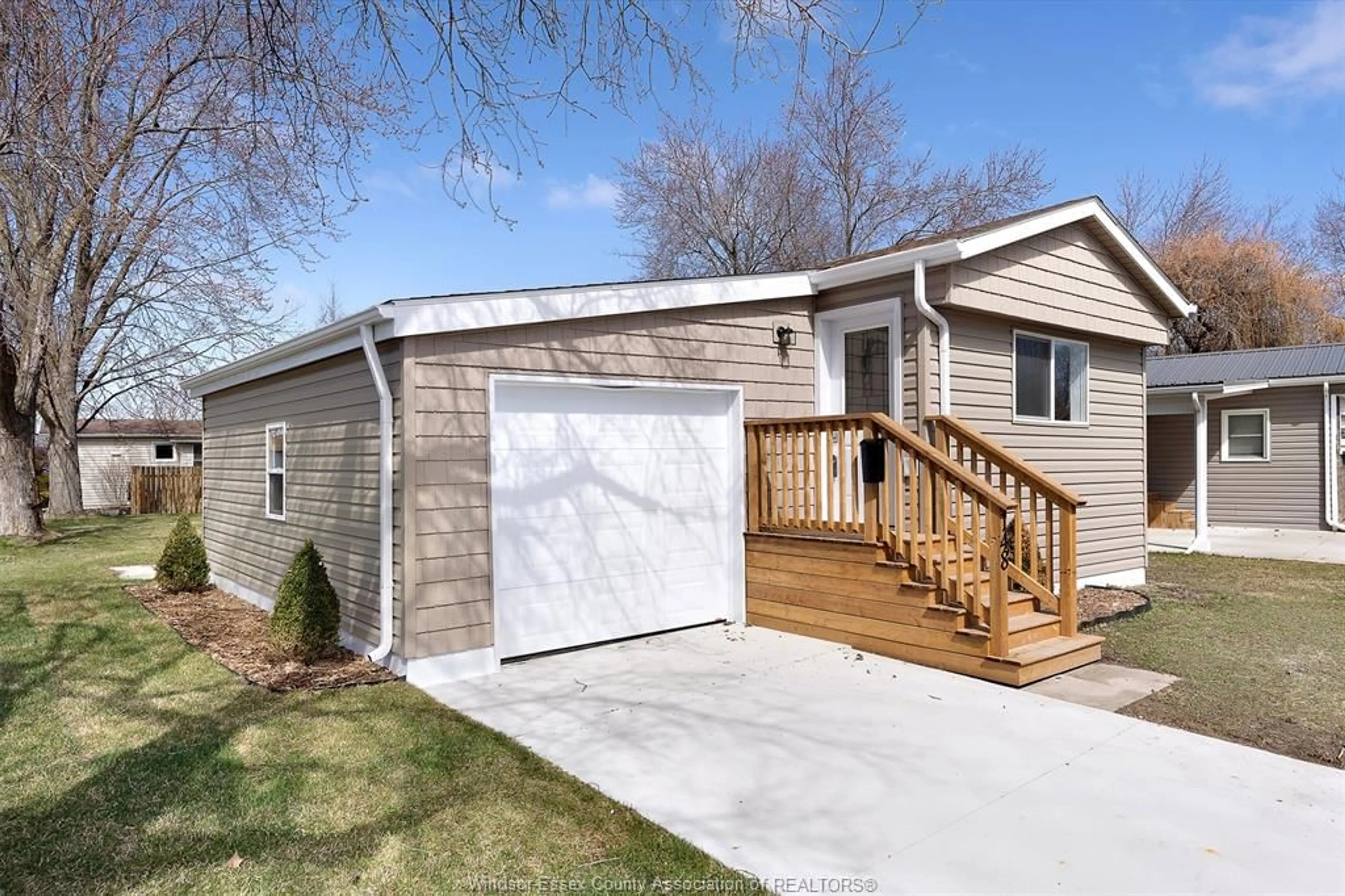 Home with vinyl exterior material, street for 148 DANA St, Essex Ontario N8M 1Z9