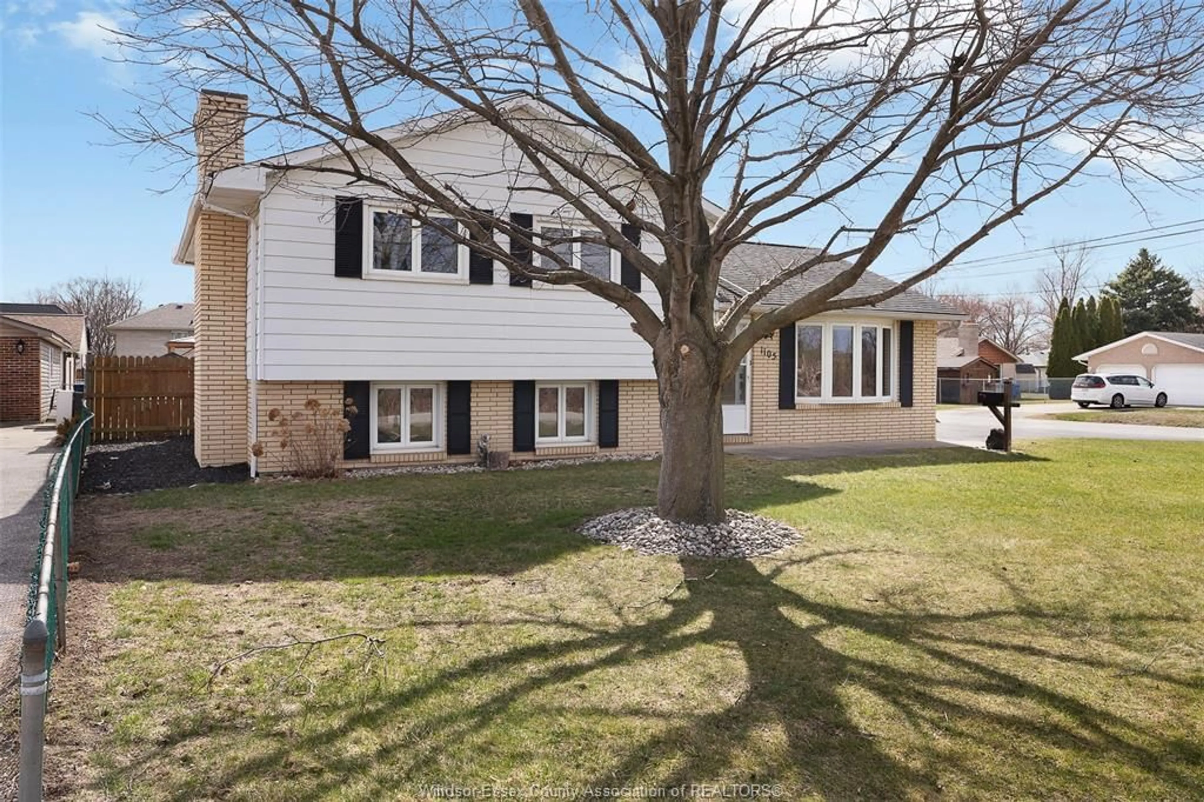 Home with vinyl exterior material, street for 1105 MORTON Dr, LaSalle Ontario N9J 3V5