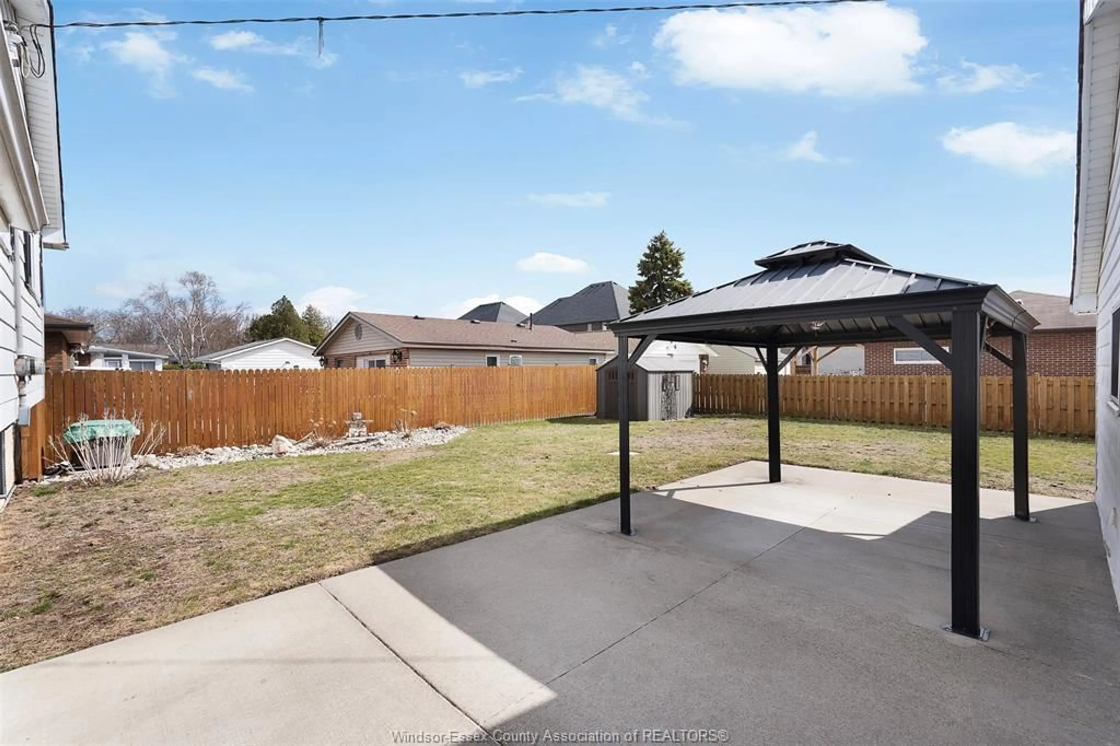 A pic from outside/outdoor area/front of a property/back of a property/a pic from drone, street for 1105 MORTON Dr, LaSalle Ontario N9J 3V5