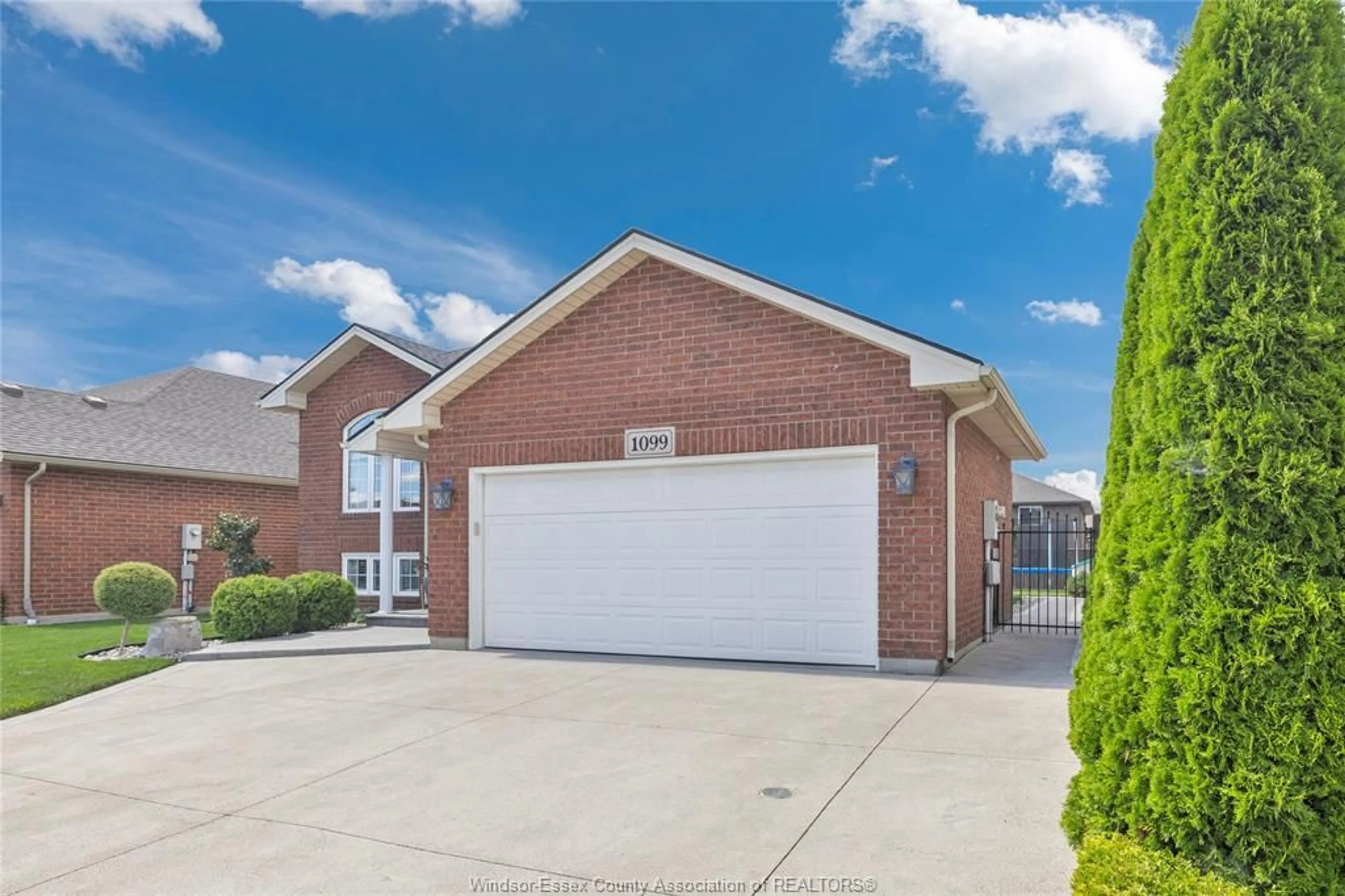 Home with brick exterior material, unknown for 1099 CLOVER, Windsor Ontario N8P 1W1