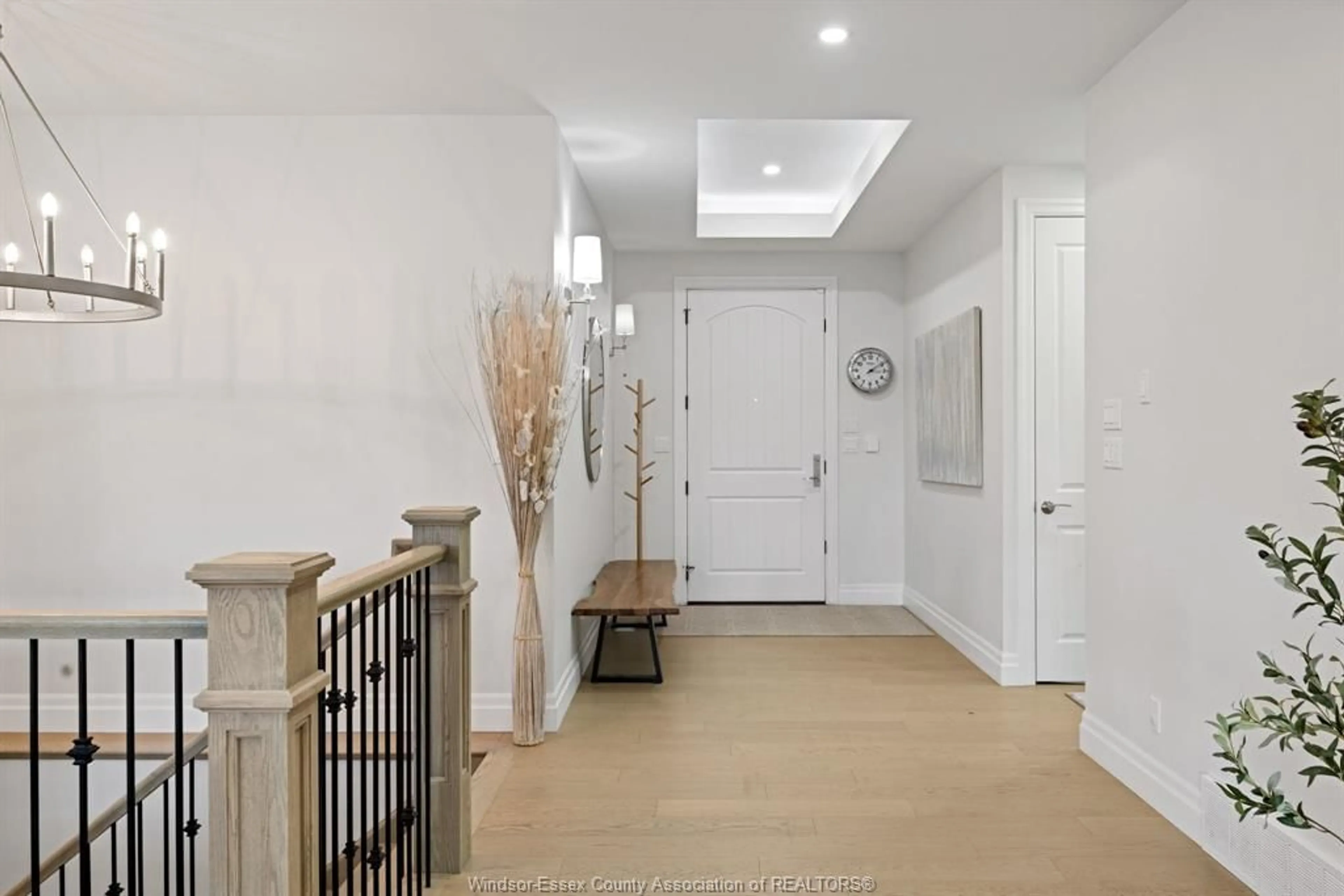 Indoor entryway for 266 XAVIER Cir, Lakeshore Ontario N8N 0J3