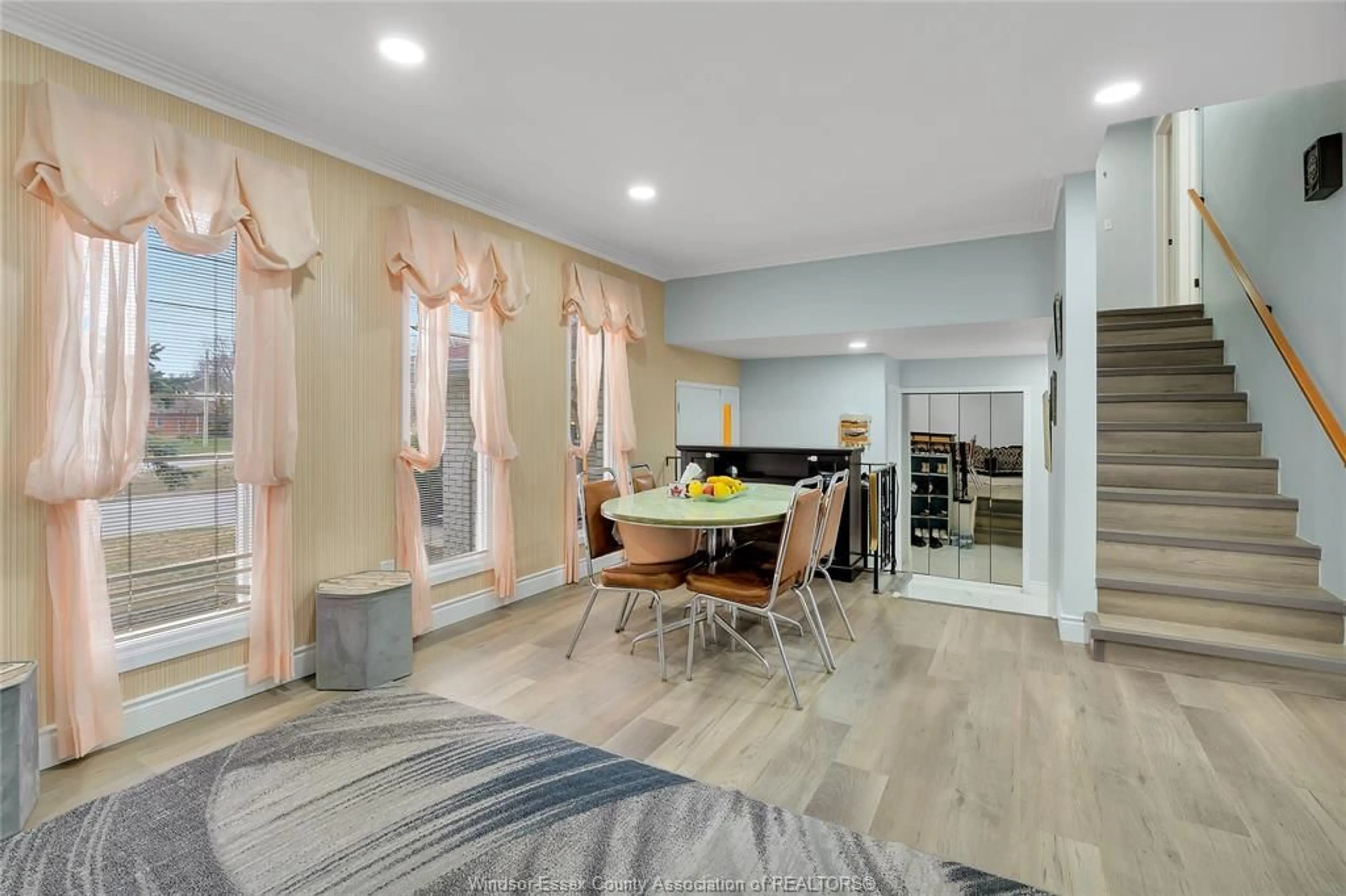 Dining room, unknown for 655 ROSELAND Dr, Windsor Ontario N9G 1T7