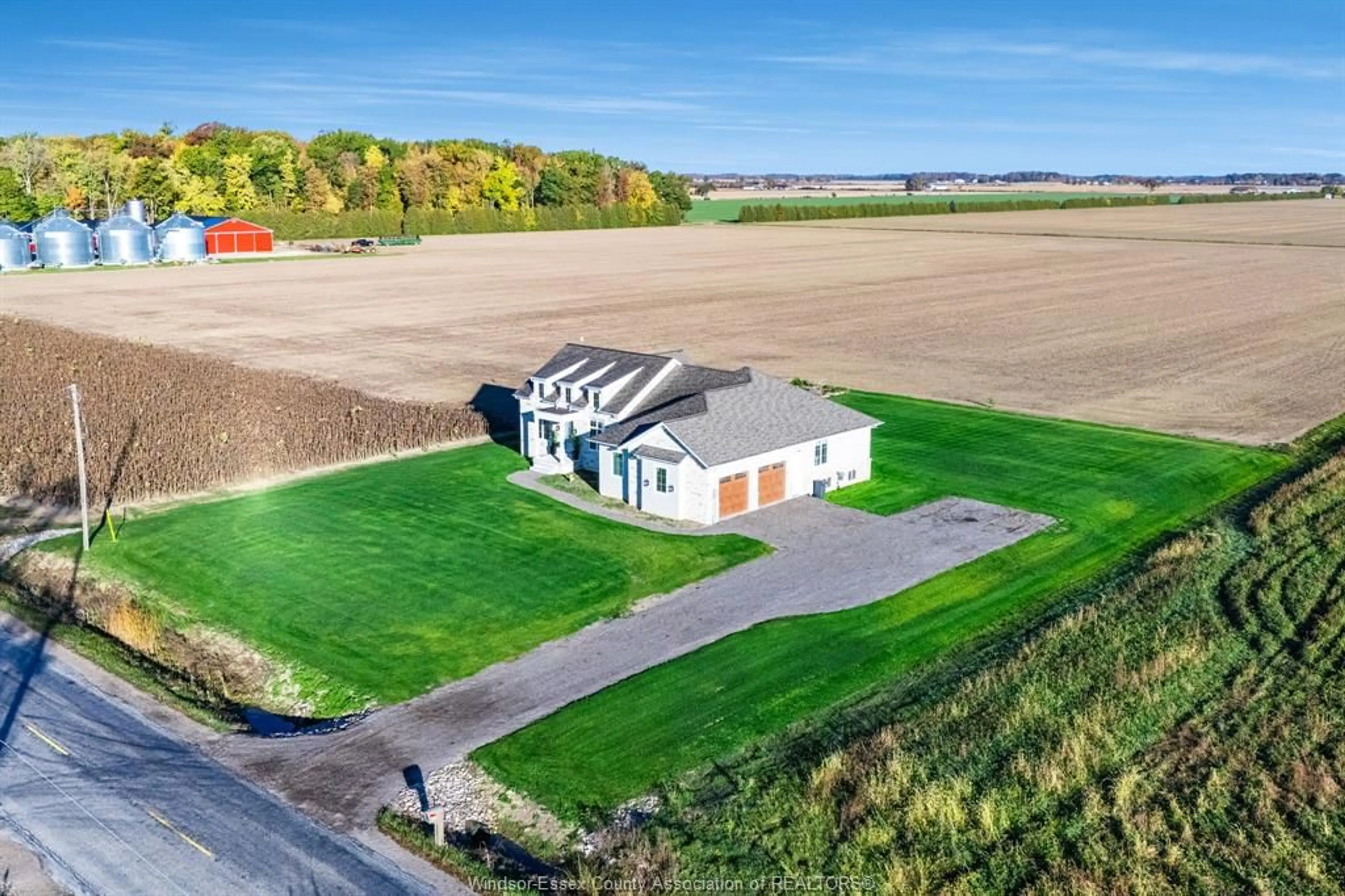 A pic from outside/outdoor area/front of a property/back of a property/a pic from drone, unknown for 1190 Road 3, Kingsville Ontario N9Y 2E5