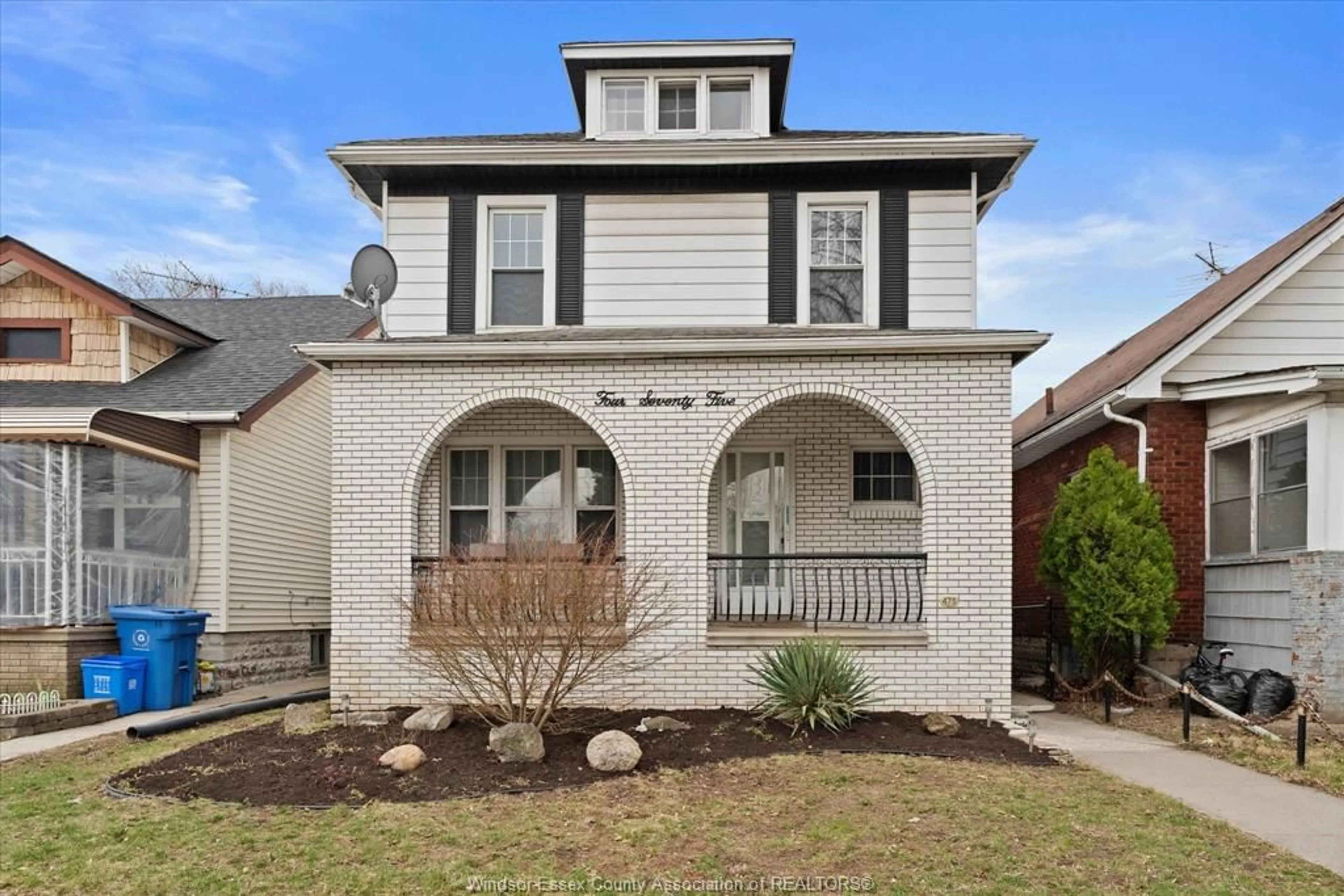 Home with brick exterior material, street for 475 MCKAY Ave, Windsor Ontario N9B 1Z7