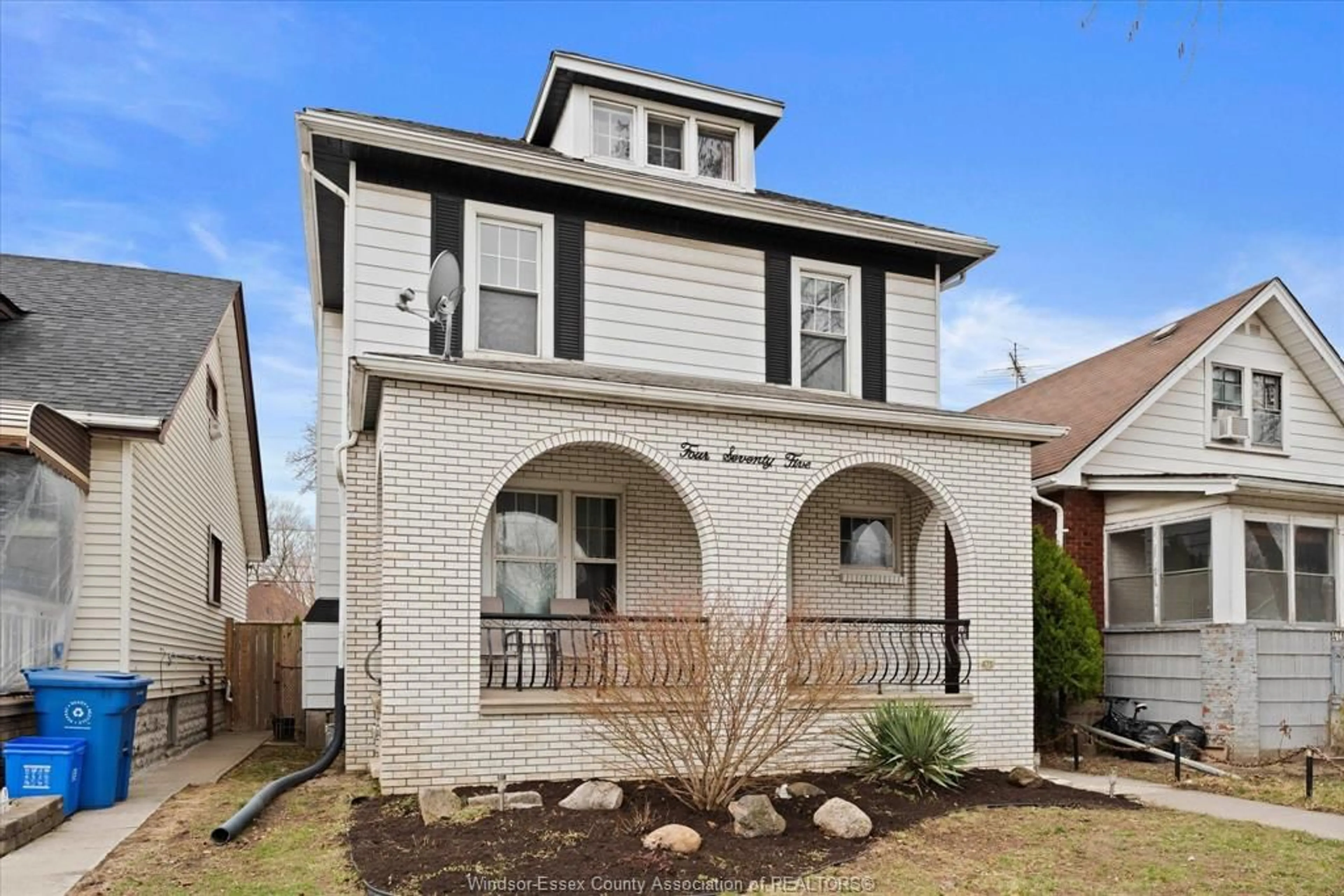 Home with brick exterior material, street for 475 MCKAY Ave, Windsor Ontario N9B 1Z7