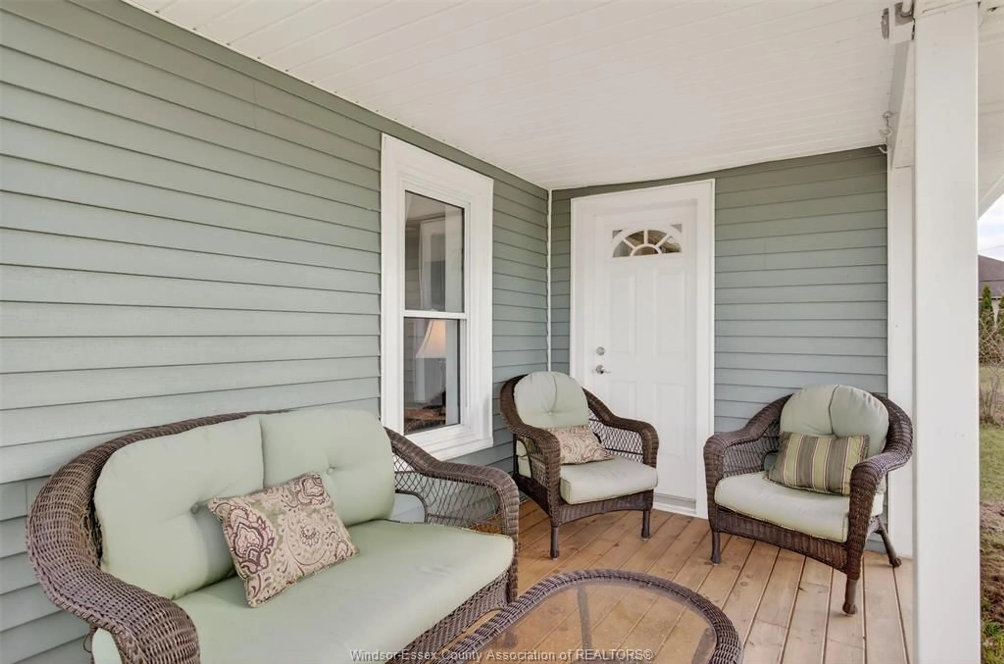 Patio, street for 469 King St, Harrow Ontario N0R 1G0