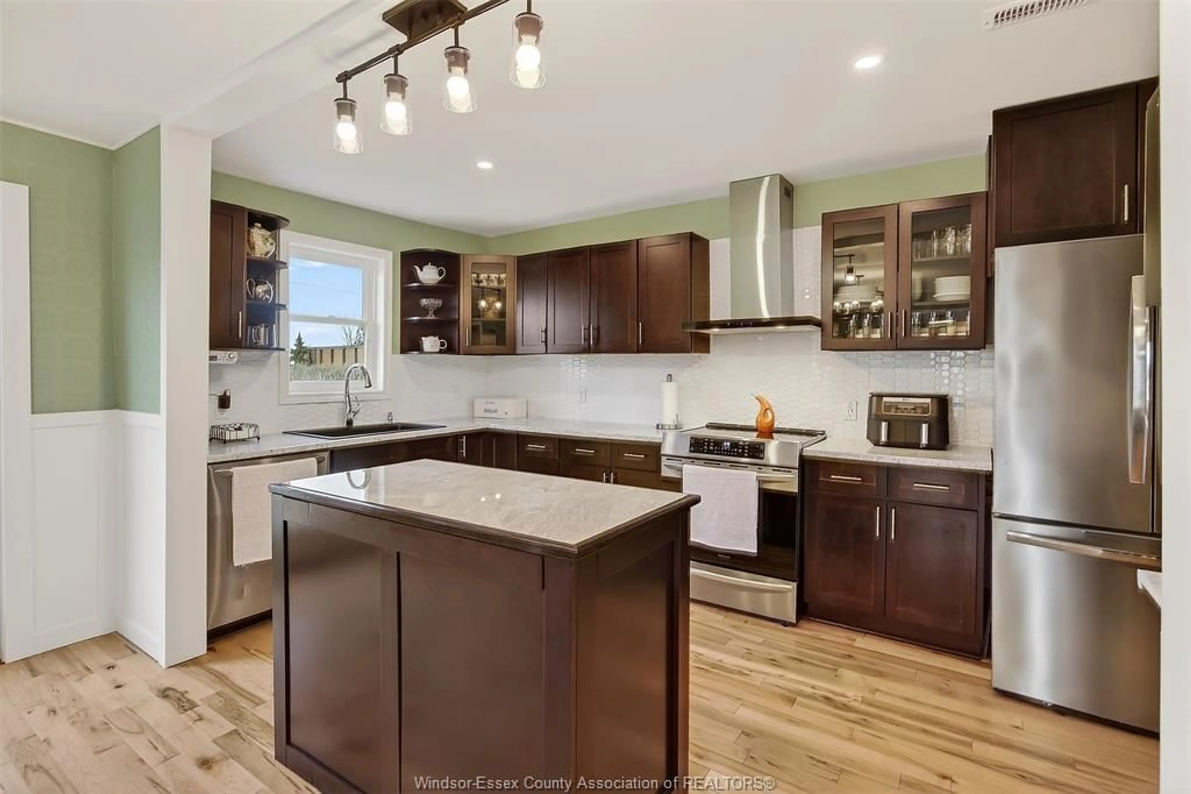 Open concept kitchen, unknown for 469 King St, Harrow Ontario N0R 1G0