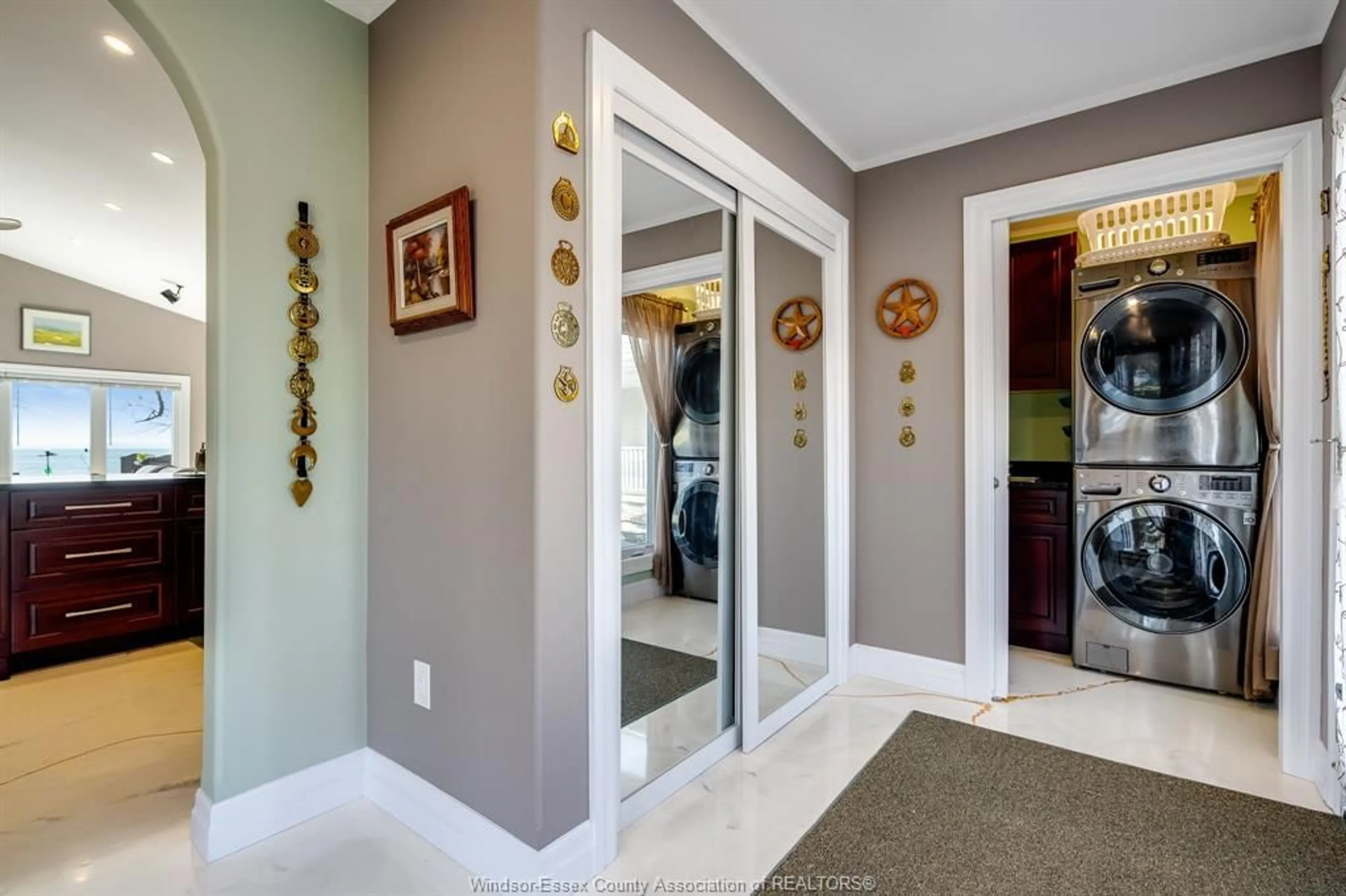Indoor entryway for 952 Hiawatha Beach, Wheatley Ontario N0P 2P0