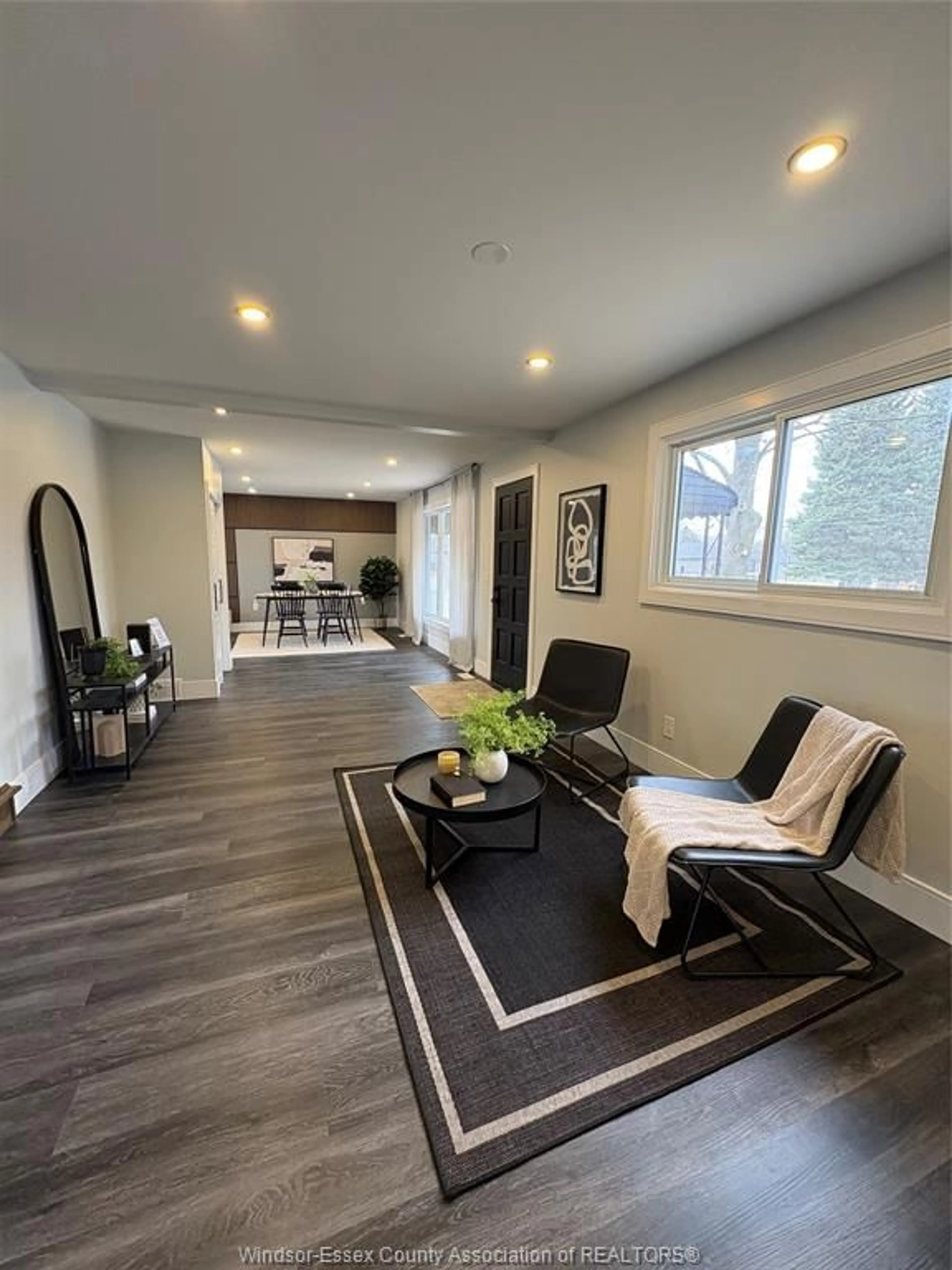 Living room with furniture, unknown for 6100 QUICK Ave, LaSalle Ontario N9J 3C7