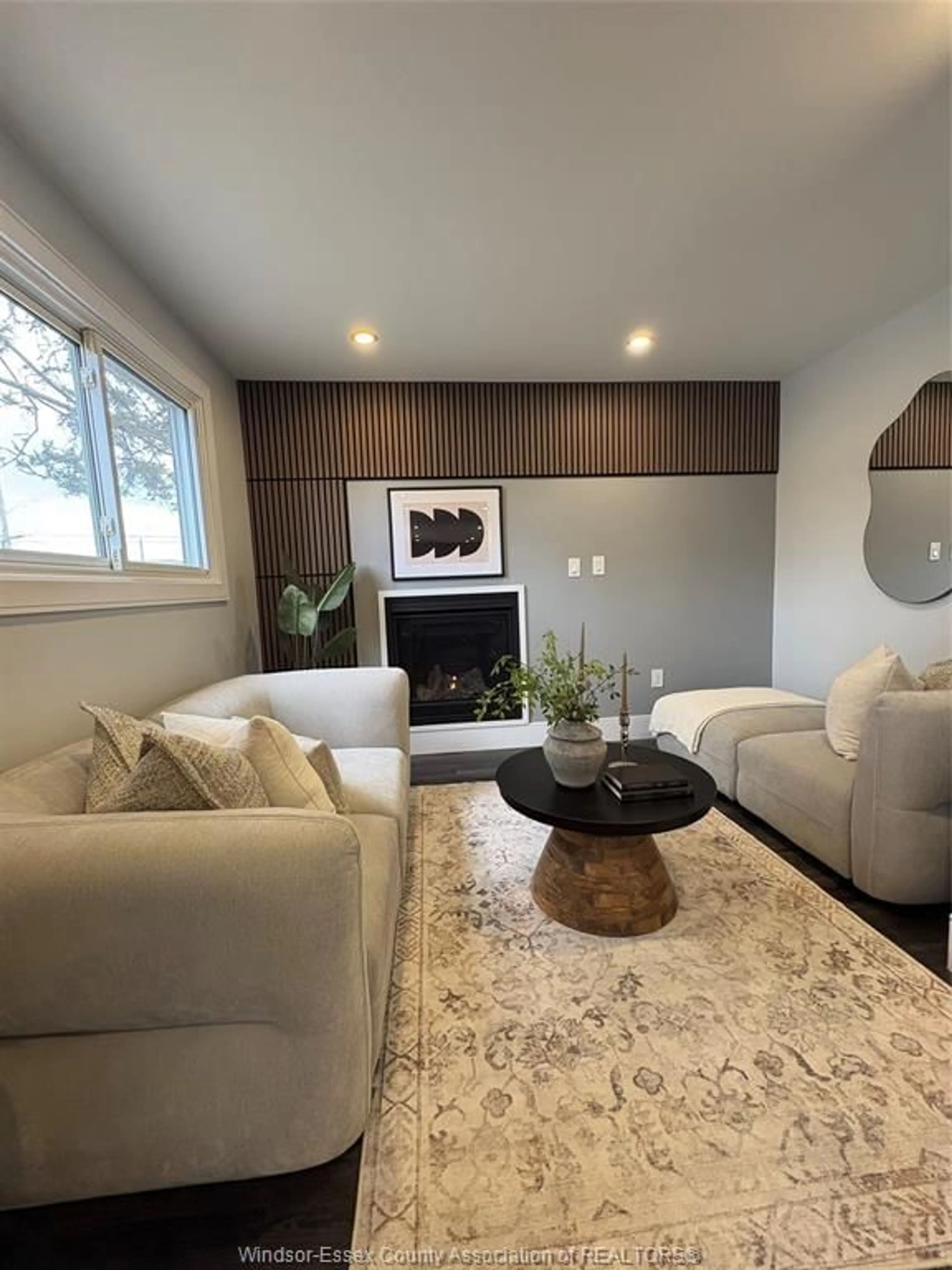 Living room with furniture, unknown for 6100 QUICK Ave, LaSalle Ontario N9J 3C7