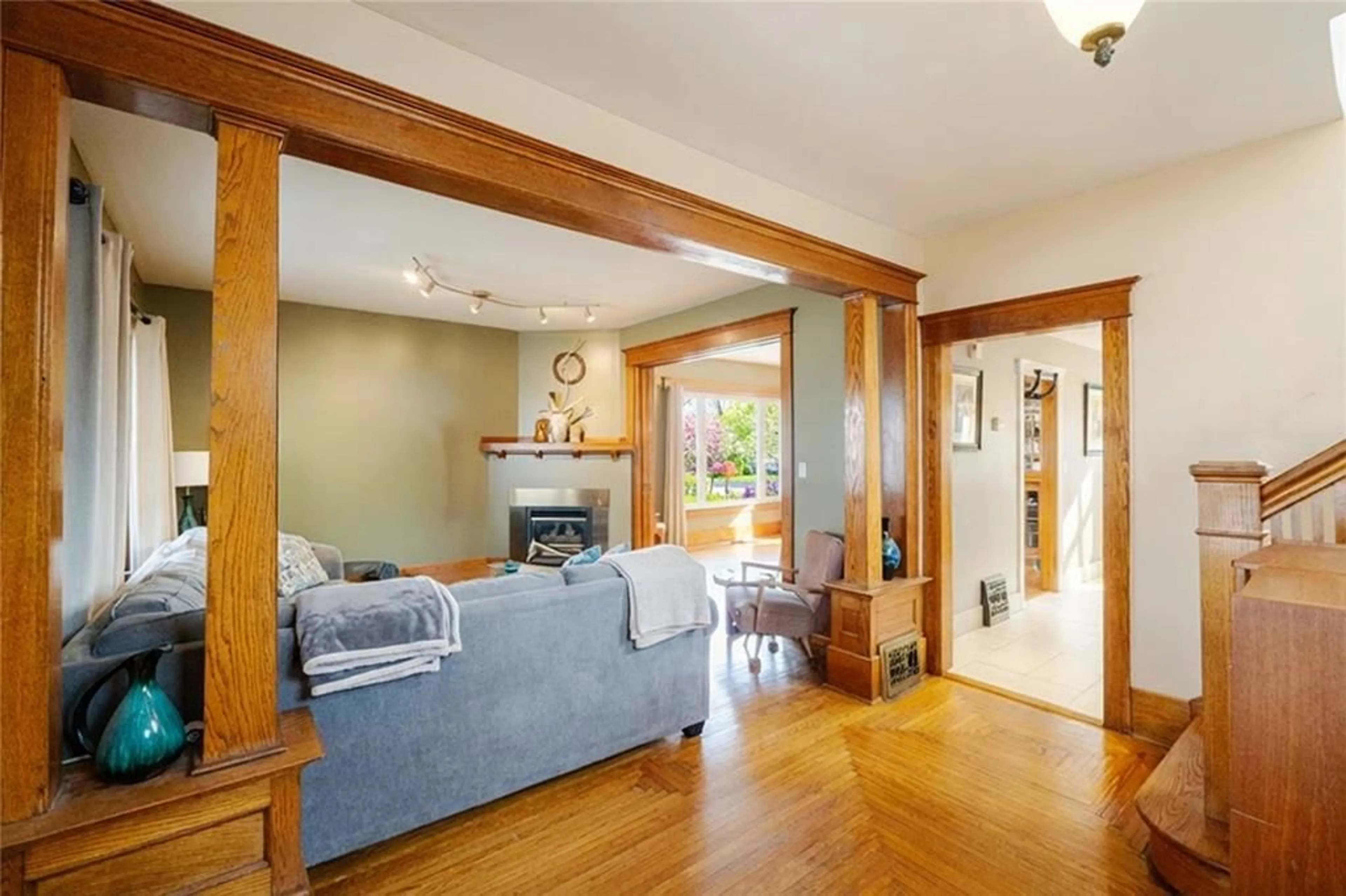 Living room with furniture, wood/laminate floor for 110 Lacroix St, Chatham Ontario N7M 2T6