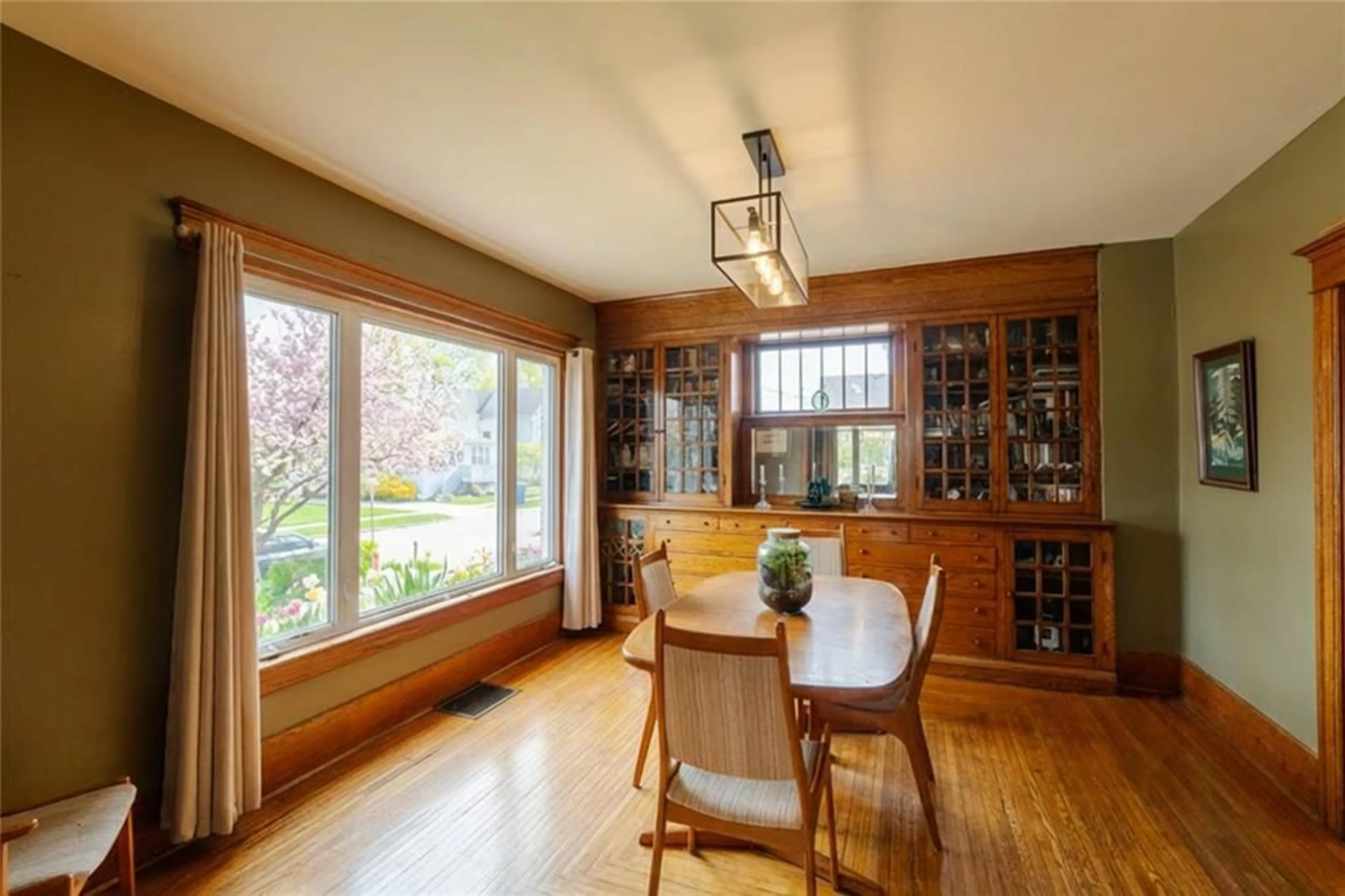 Dining room, wood/laminate floor for 110 Lacroix St, Chatham Ontario N7M 2T6