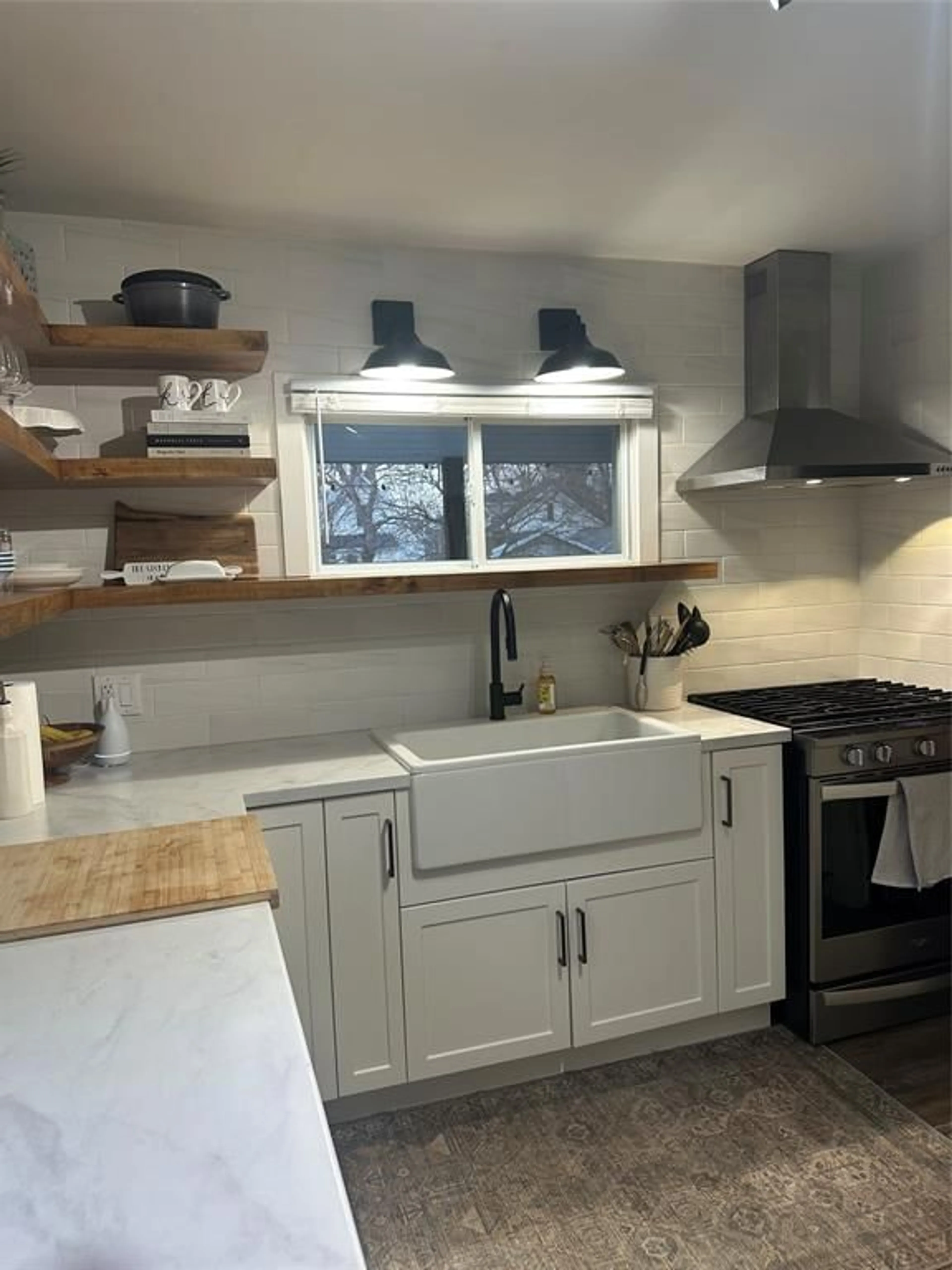 Unknown for 323 MARIA St, Sarnia Ontario N7T 4T5