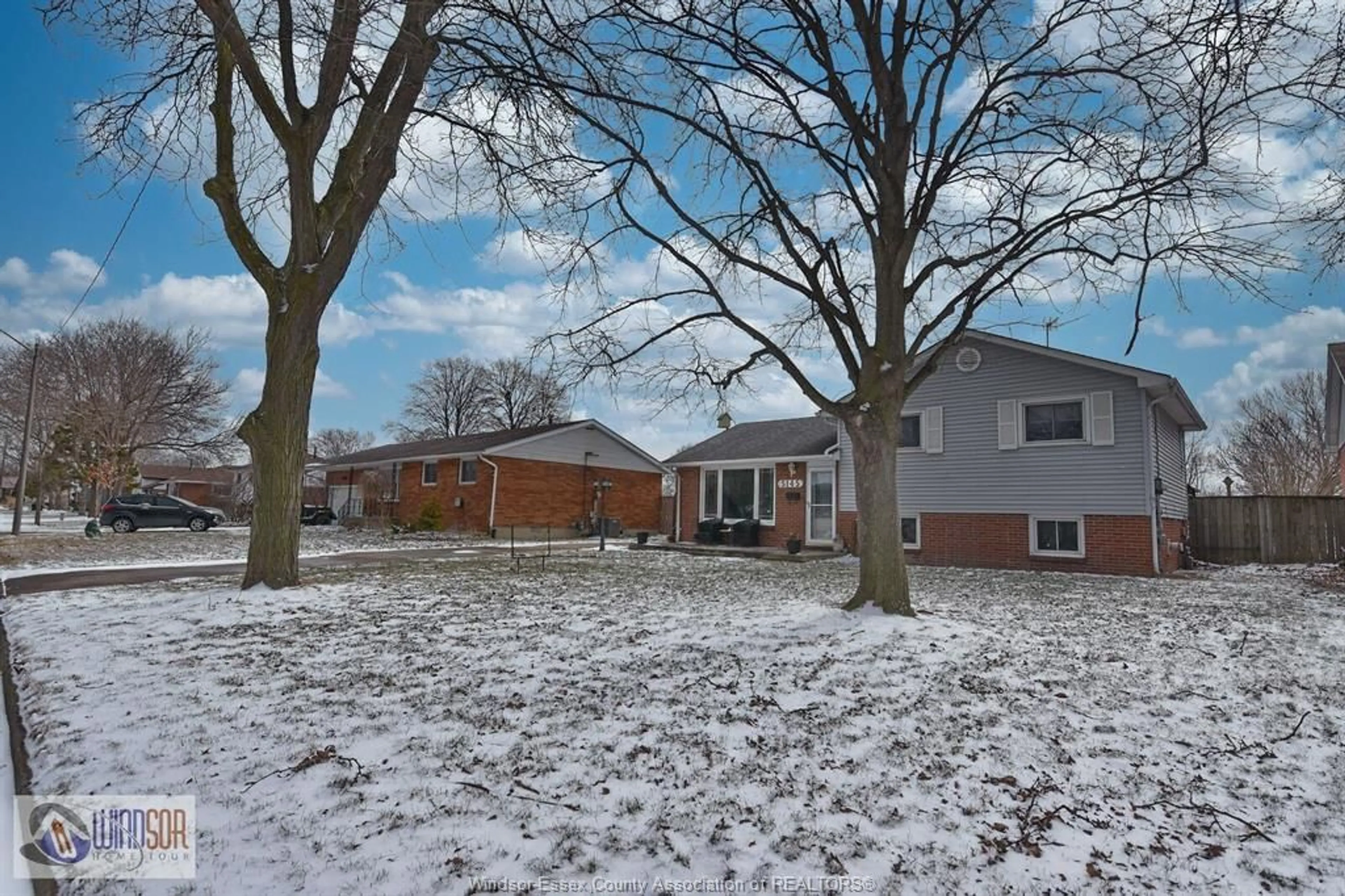 A pic from outside/outdoor area/front of a property/back of a property/a pic from drone, street for 5145 COLBOURNE, Windsor Ontario N8T 1T6