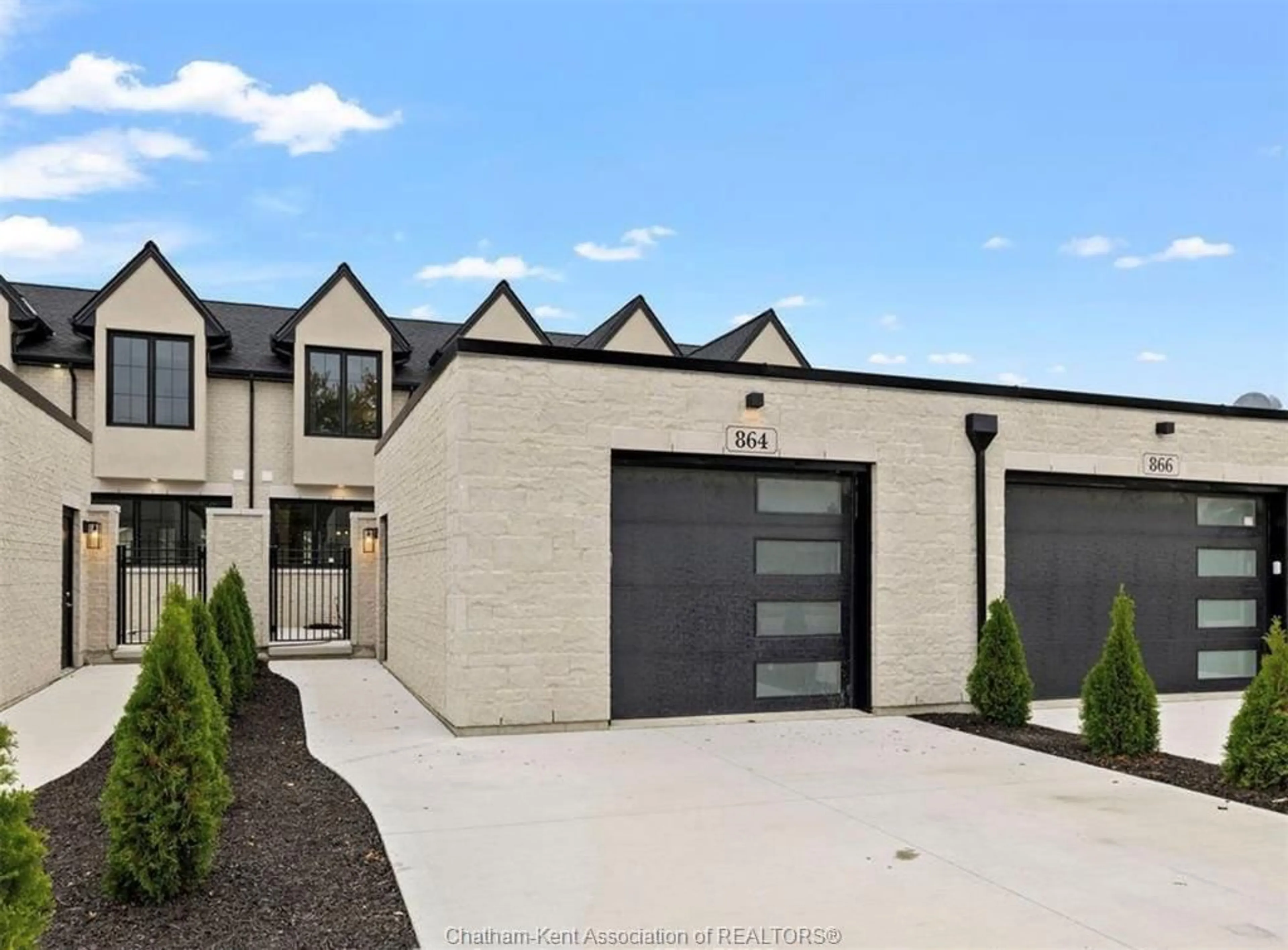 Home with brick exterior material, street for 864 Park Ave, Chatham Ontario N7M 6G1