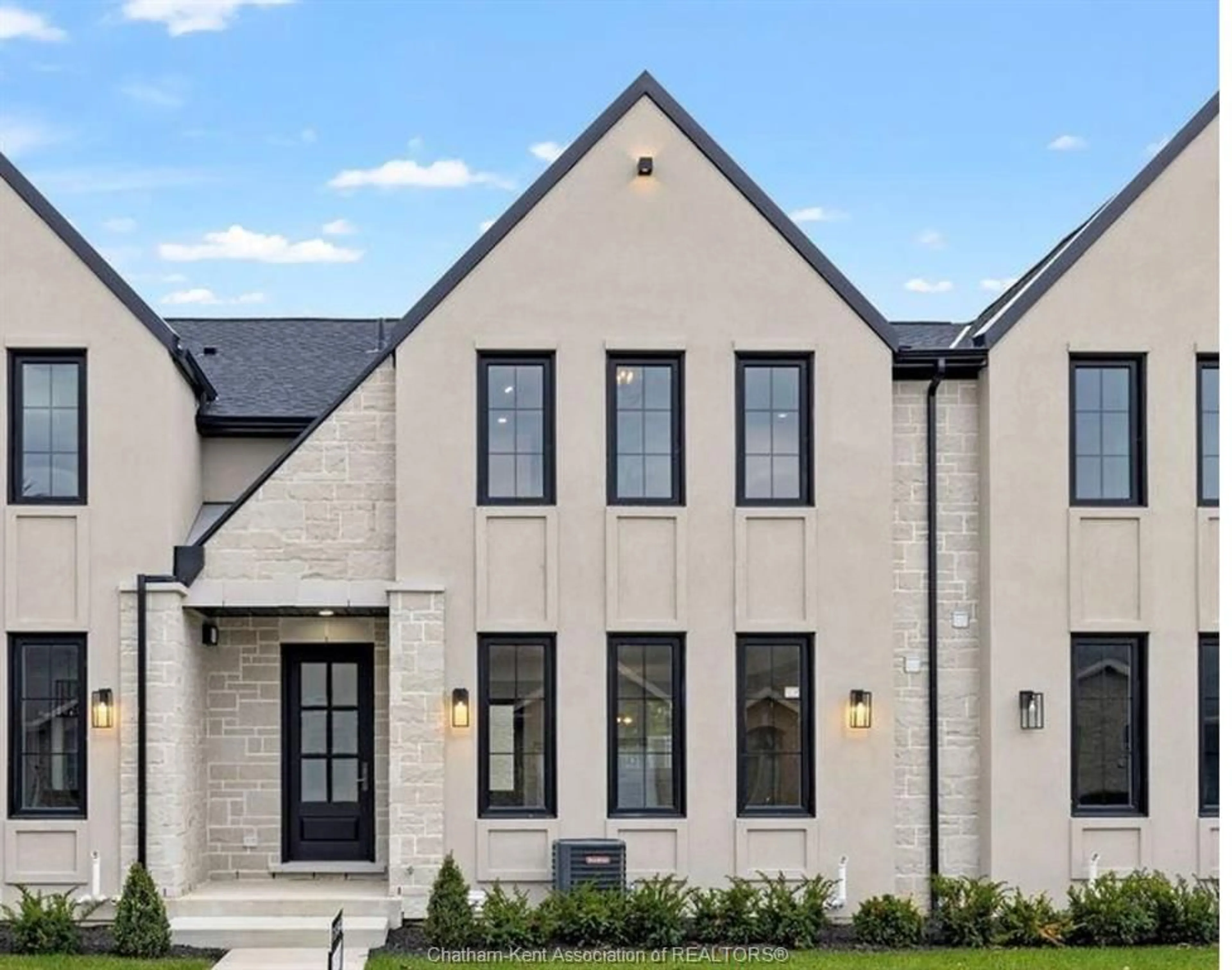 Home with brick exterior material, street for 864 Park Ave, Chatham Ontario N7M 6G1