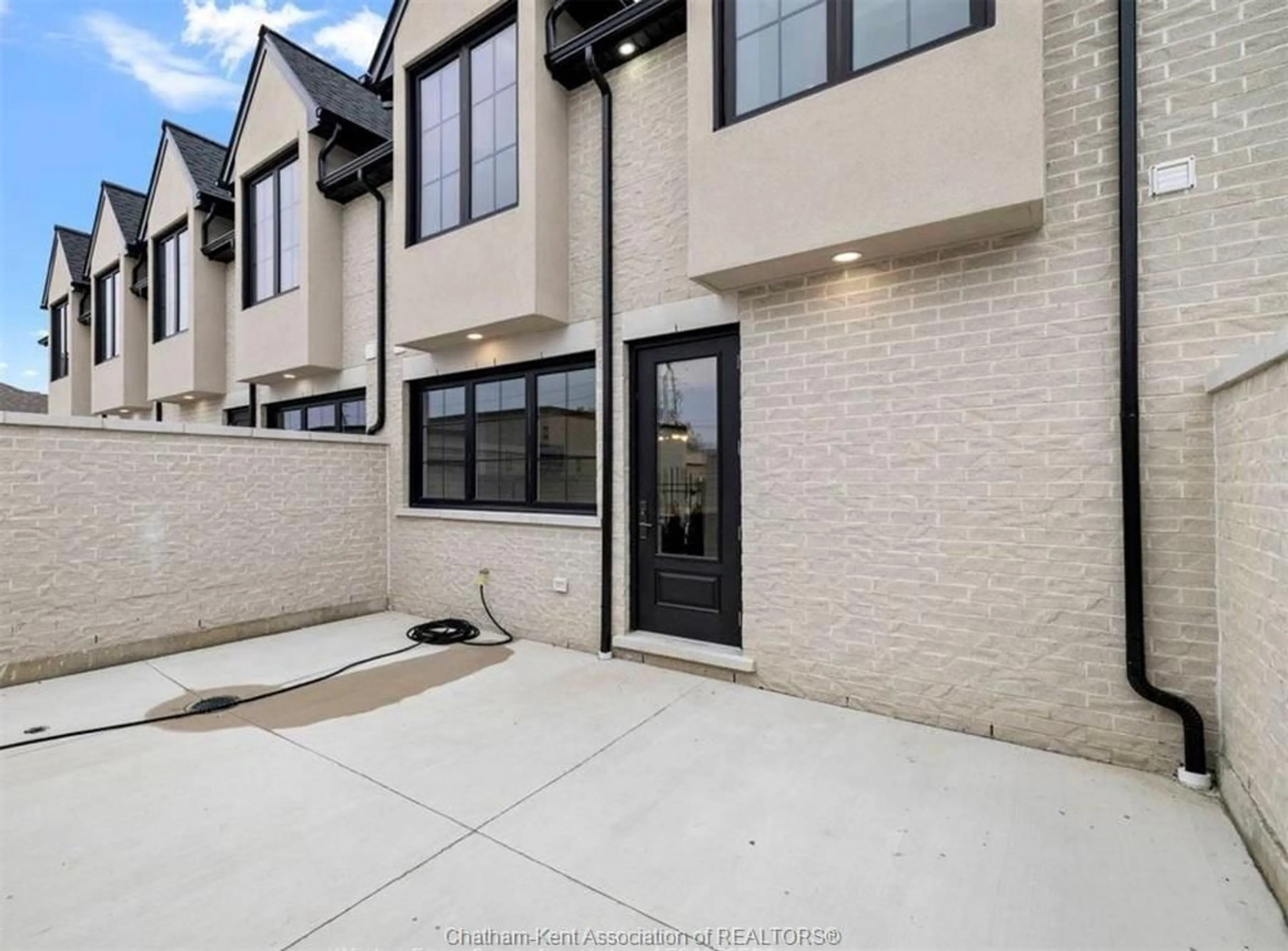 Unknown for 864 Park Ave, Chatham Ontario N7M 6G1