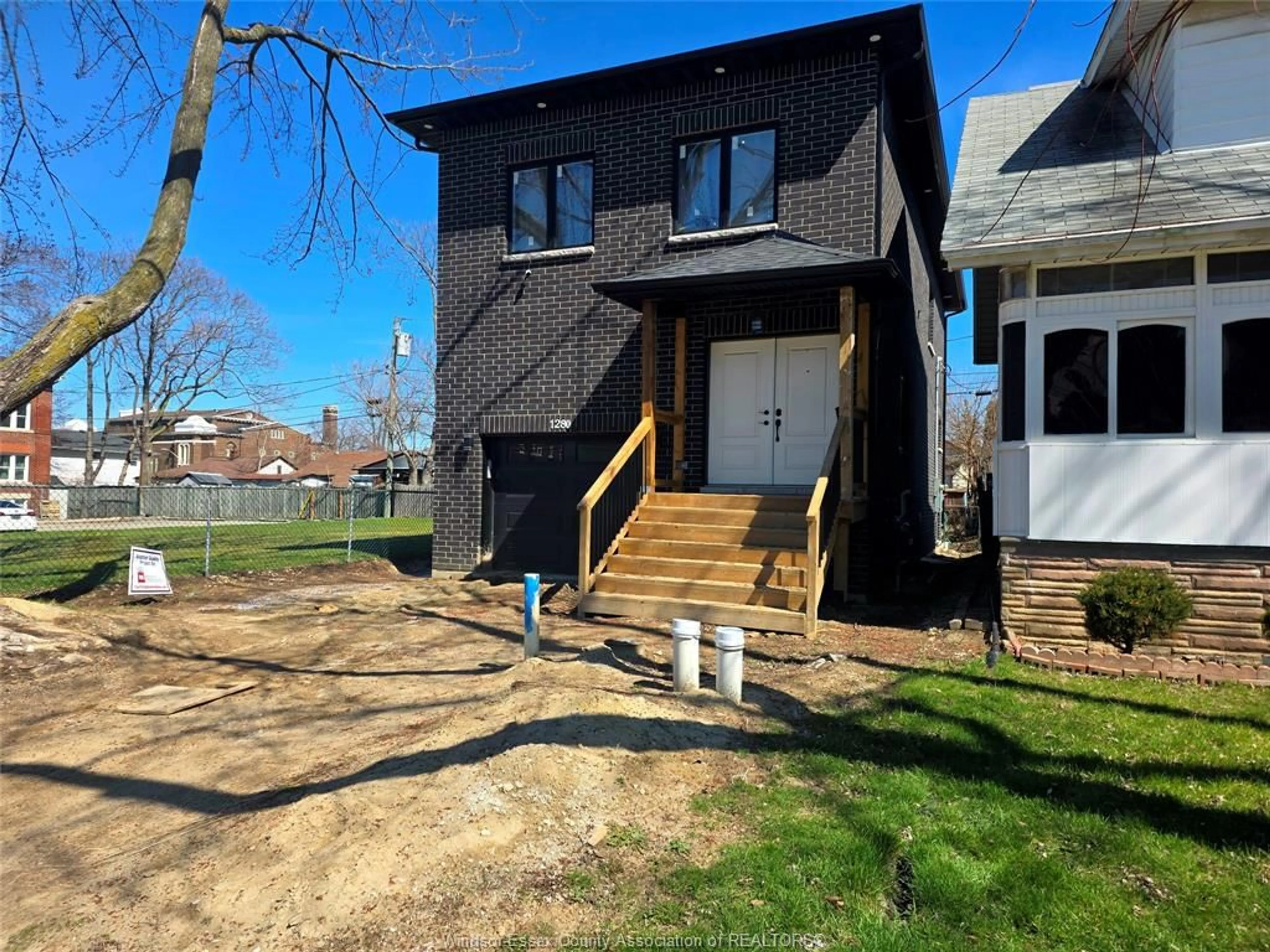 Unknown for 1280 DUFFERIN Pl, Windsor Ontario N8X 3K1