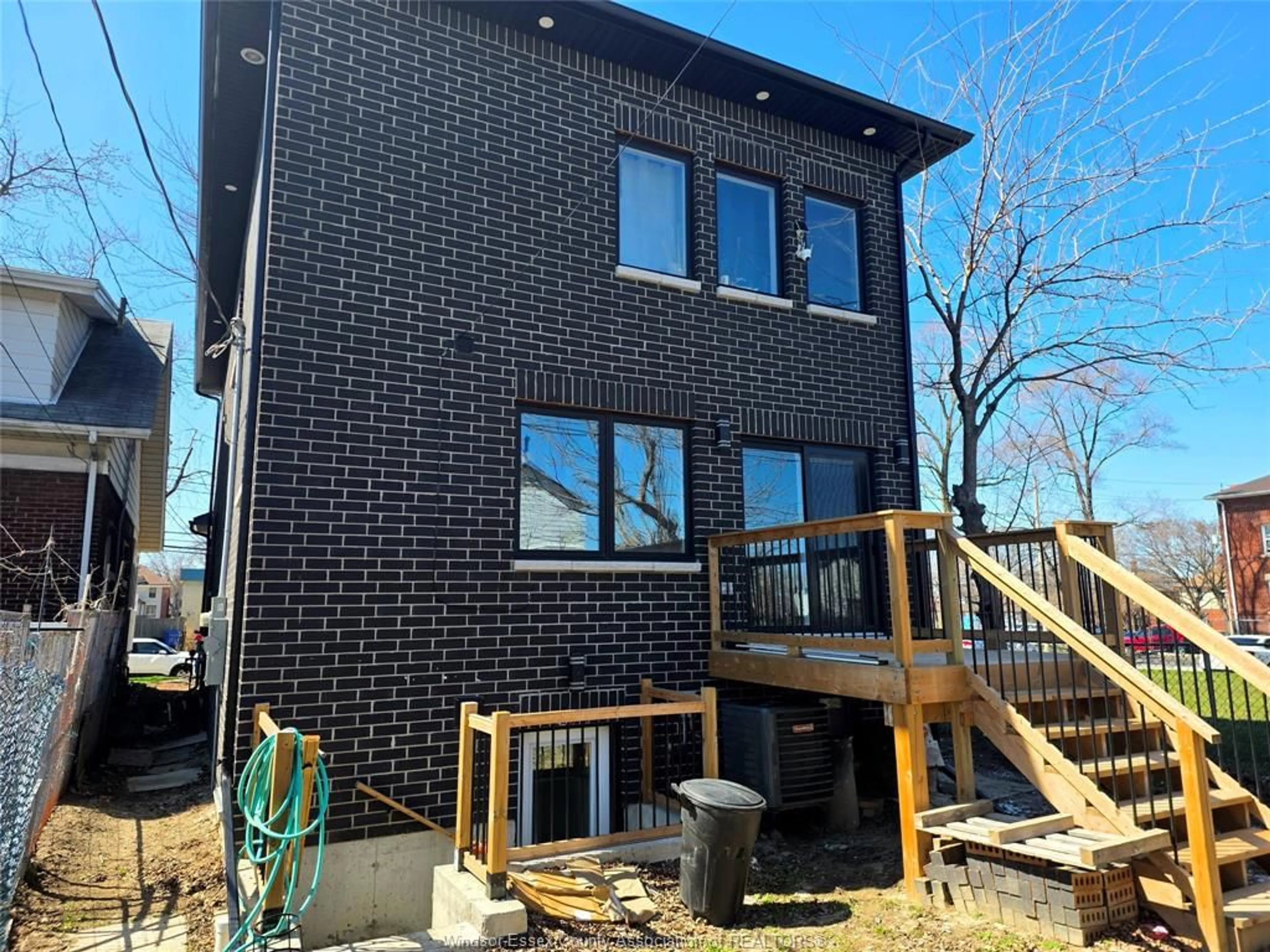 Home with brick exterior material, building for 1280 DUFFERIN Pl, Windsor Ontario N8X 3K1