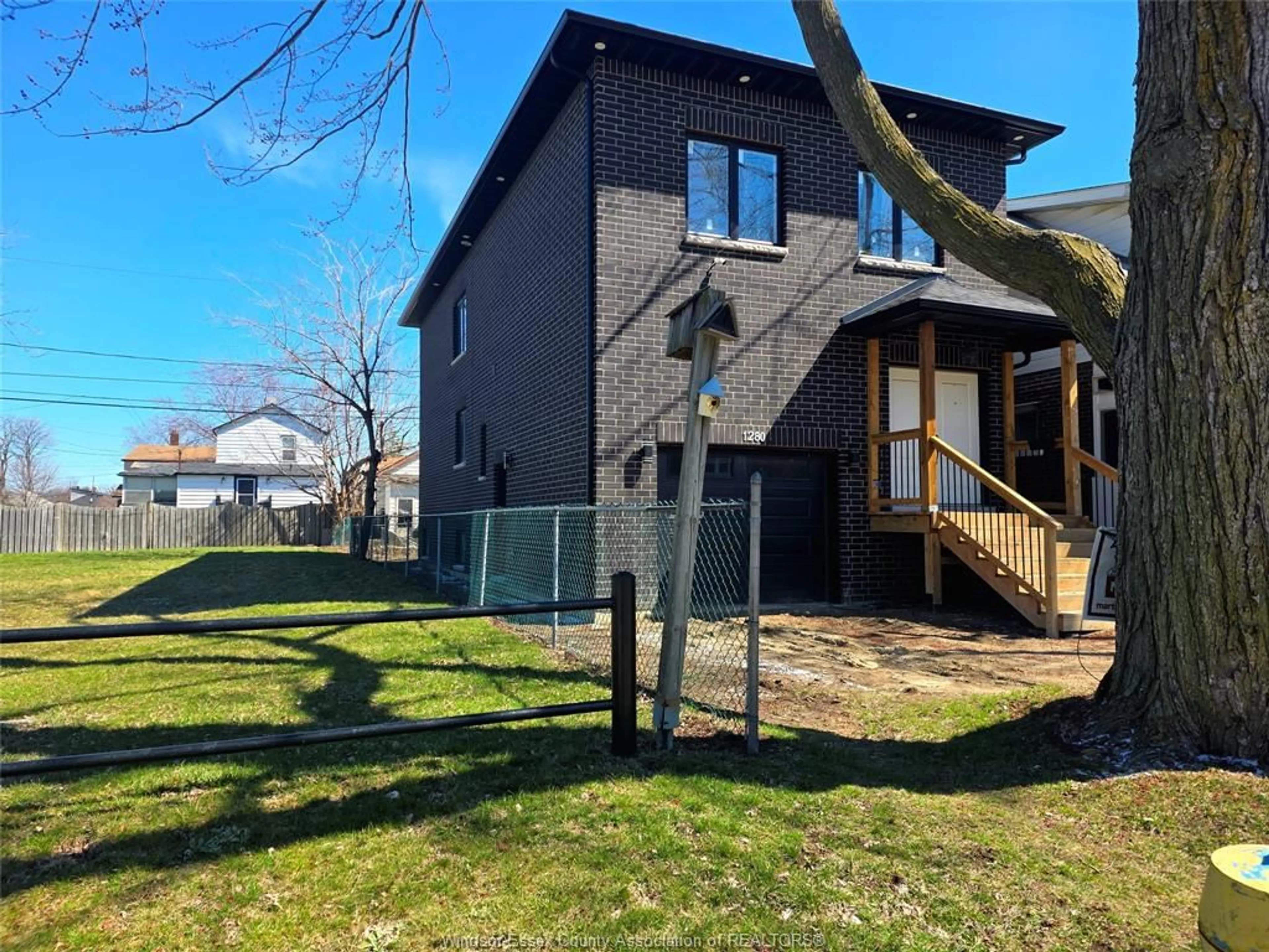 Unknown for 1280 DUFFERIN Pl, Windsor Ontario N8X 3K1