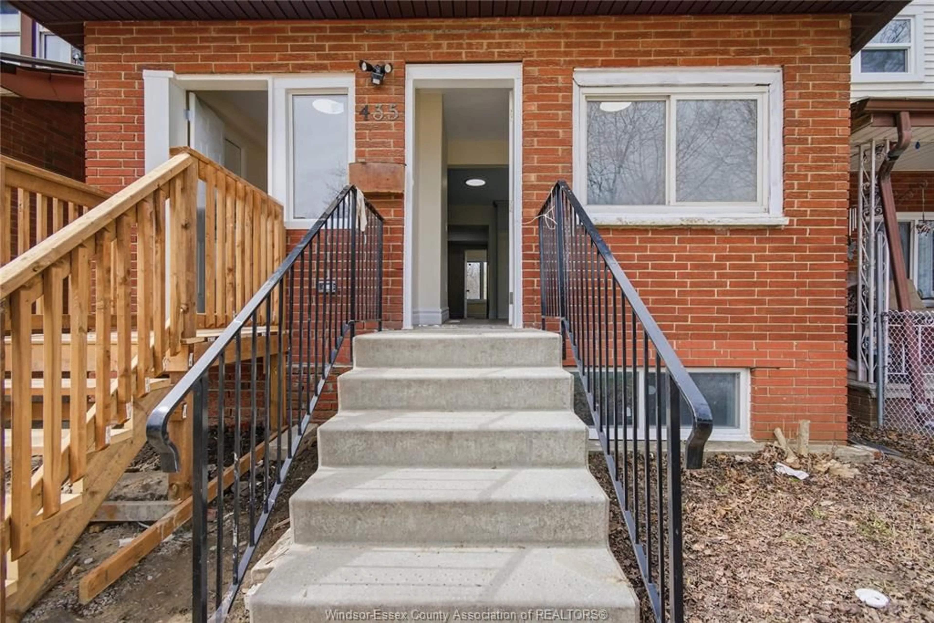 Unknown for 435 CARON Ave, Windsor Ontario N8A 5B3