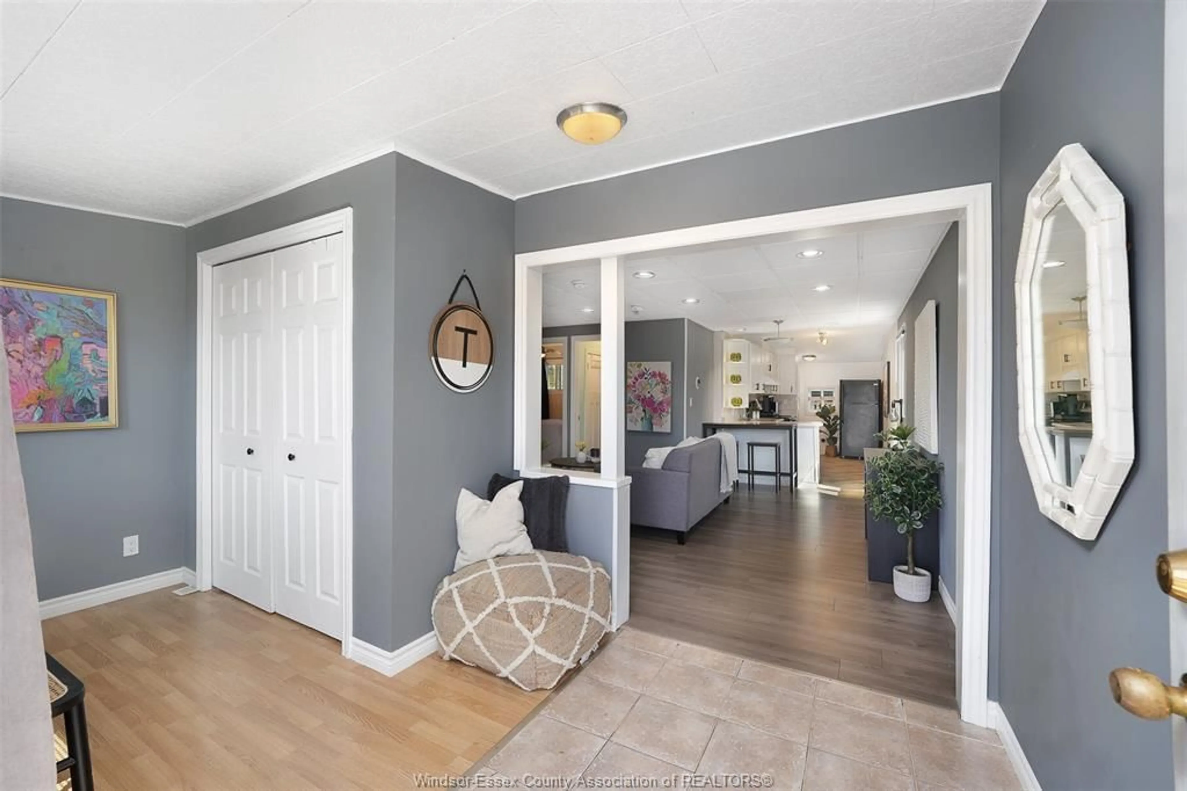 Indoor entryway for 2264 Forest Ave, Windsor Ontario N8W 2G6