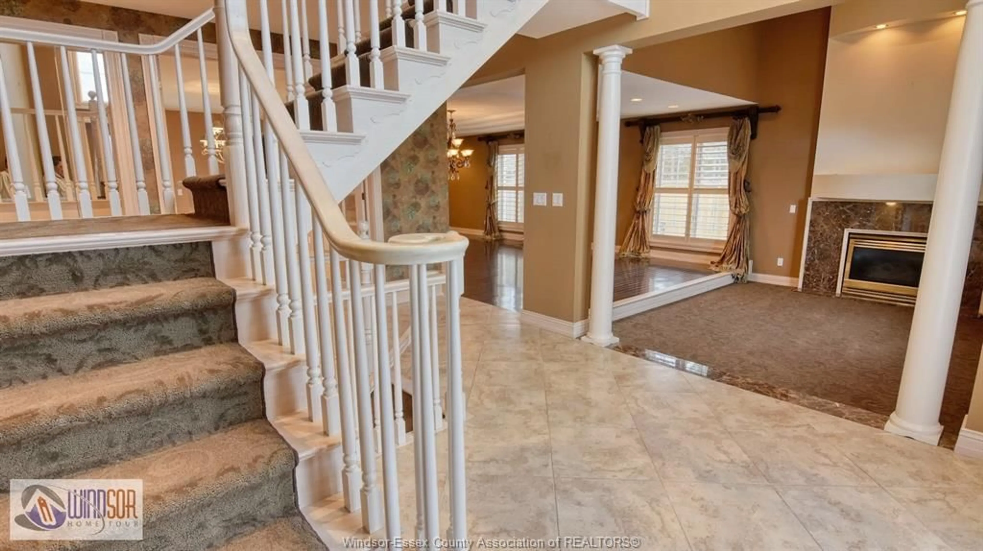 Indoor foyer for 18 FASAN, Lakeshore Ontario N8N 4L1