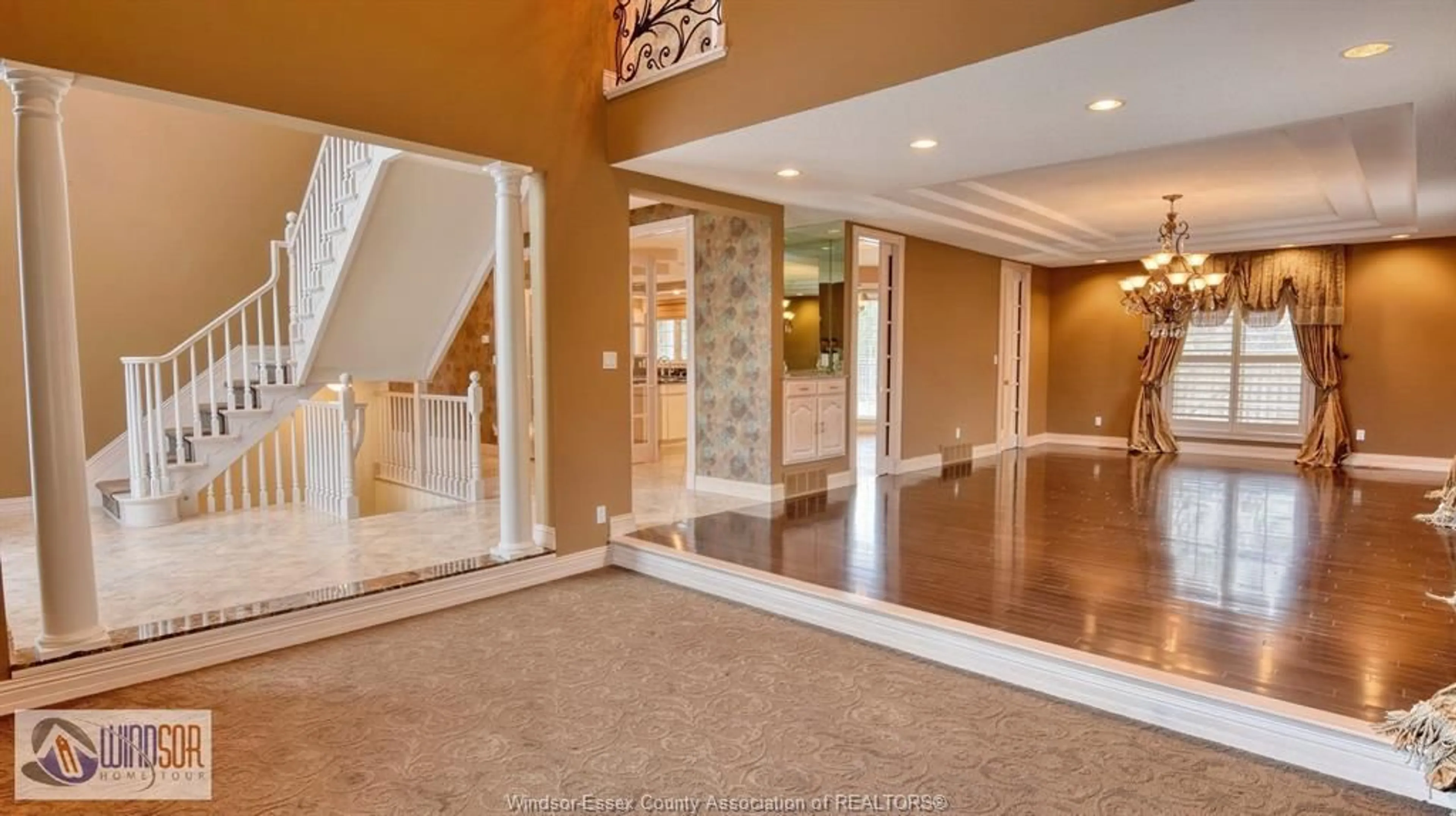Indoor foyer for 18 FASAN, Lakeshore Ontario N8N 4L1