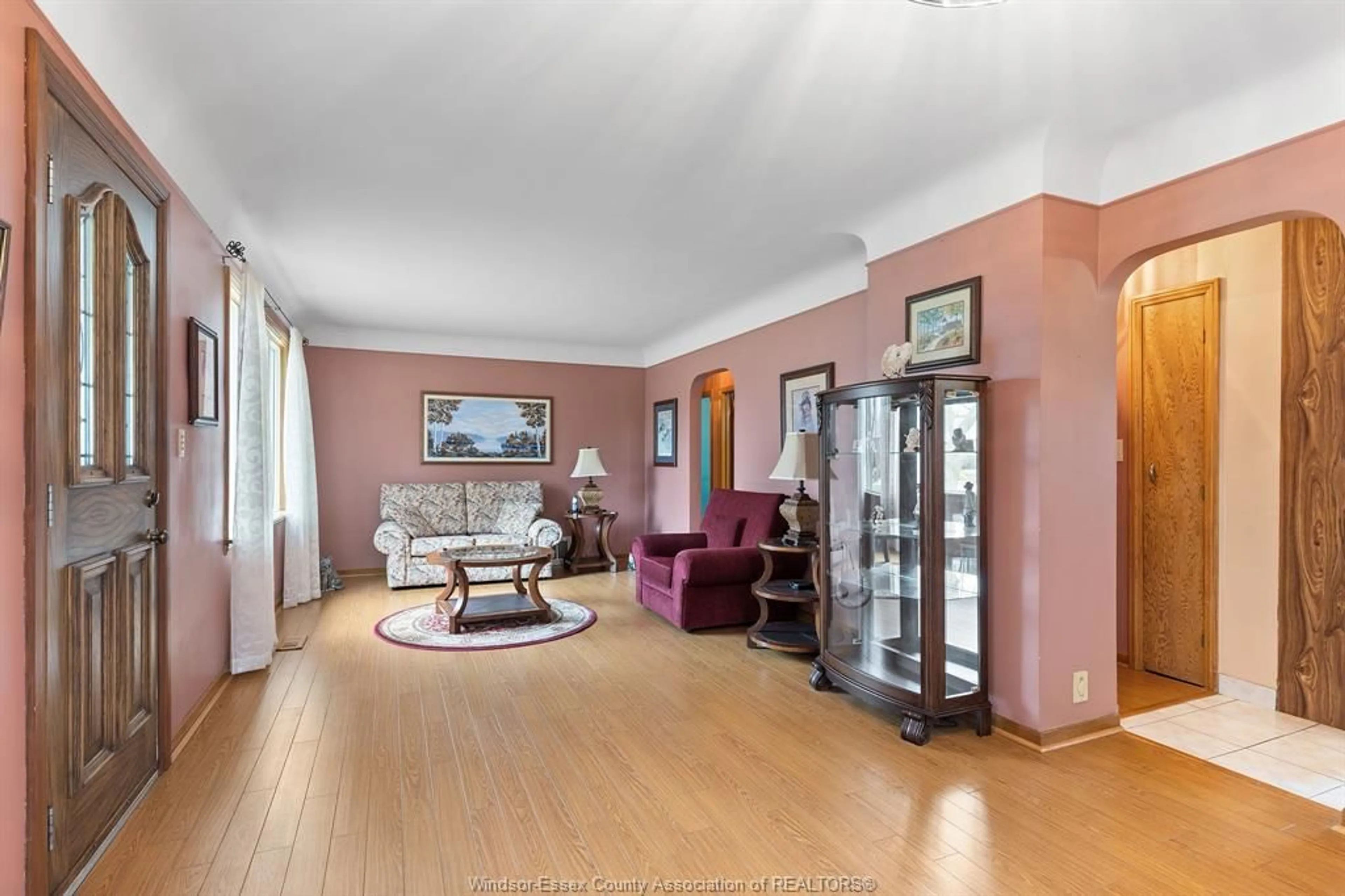 Indoor foyer for 1231 Roselawn Dr, Windsor Ontario N9E 1L7