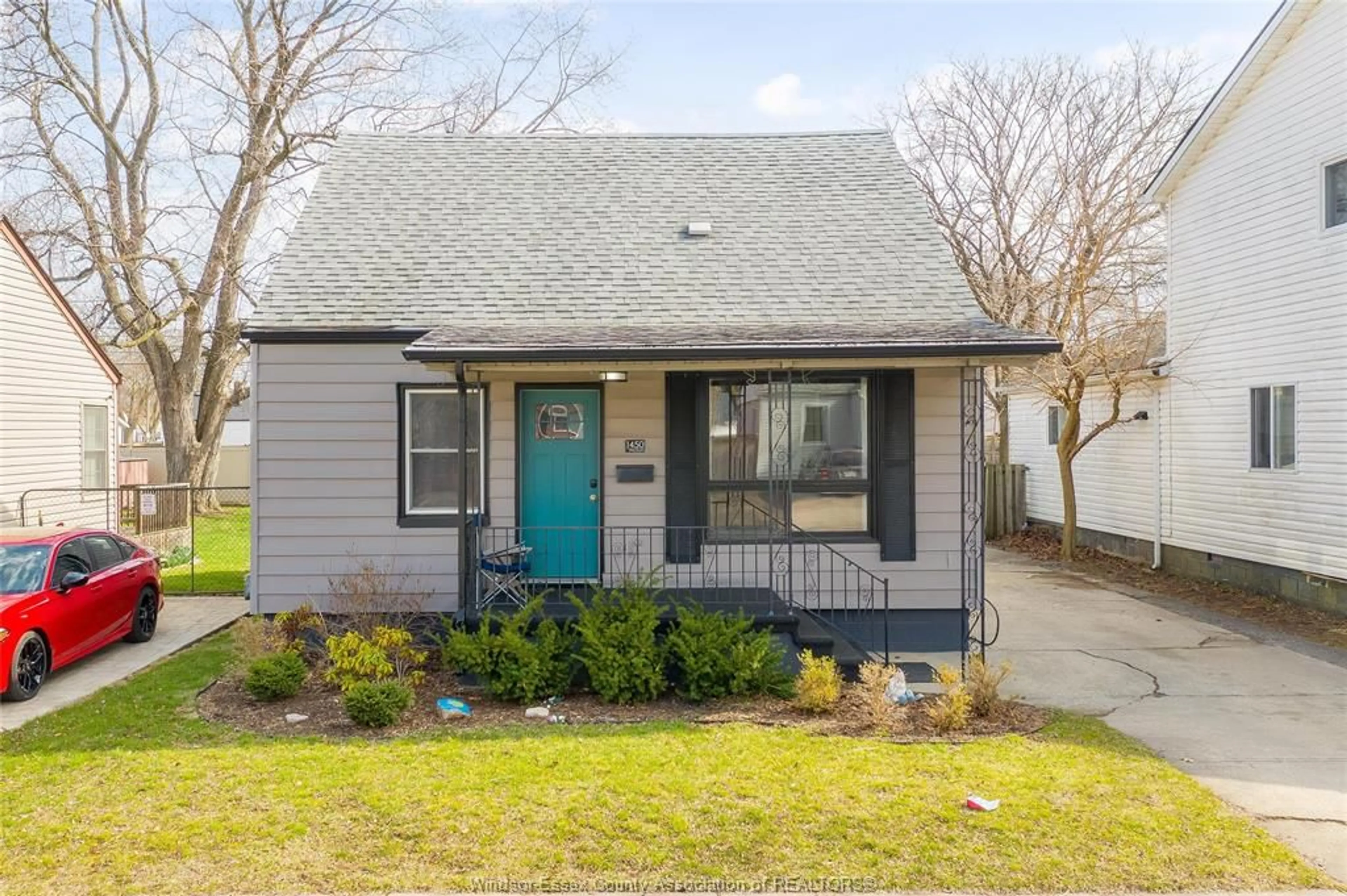 Home with vinyl exterior material, street for 1450 WESTCOTT, Windsor Ontario N8Y 4C4