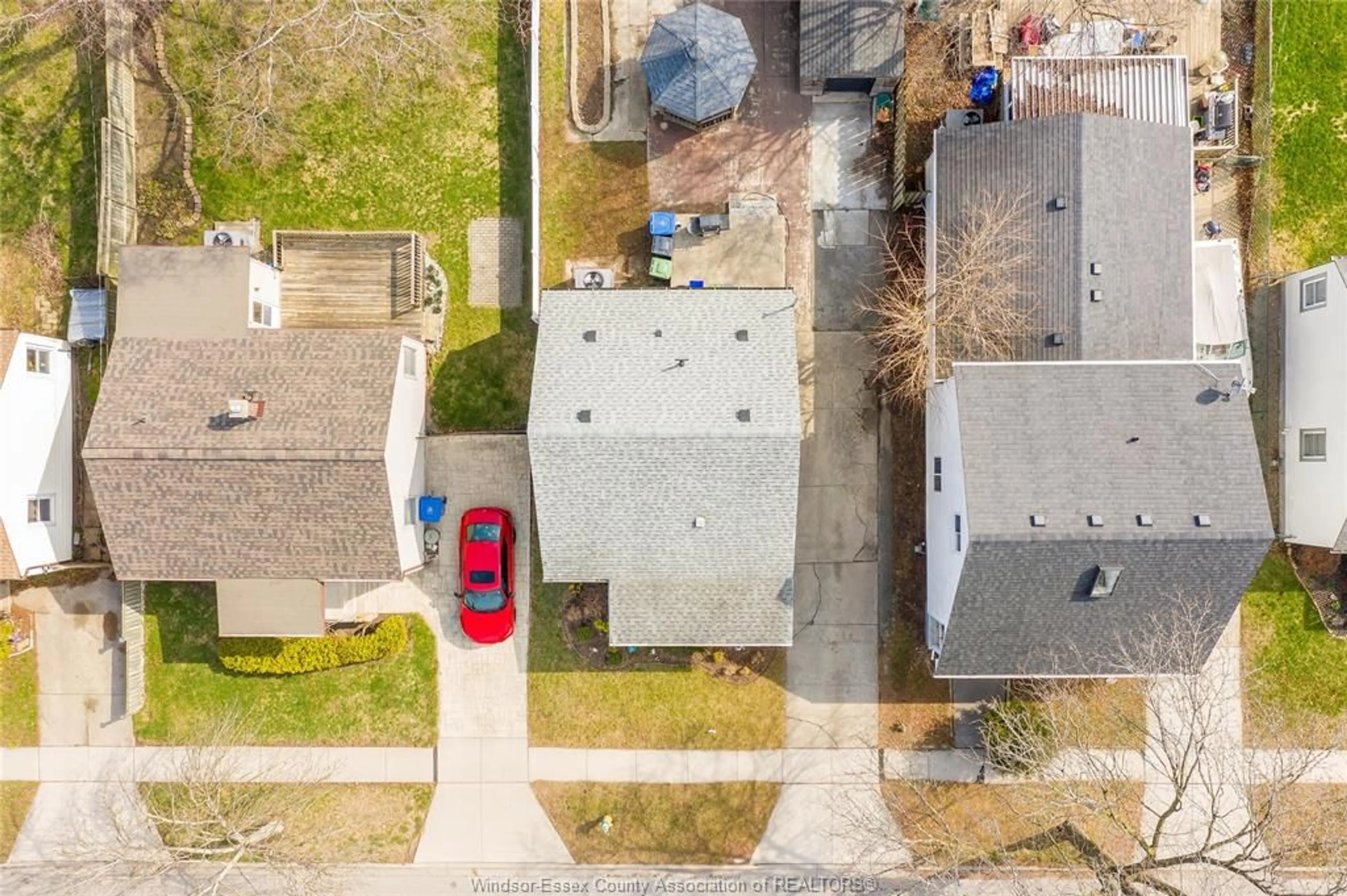 A pic from outside/outdoor area/front of a property/back of a property/a pic from drone, street for 1450 WESTCOTT, Windsor Ontario N8Y 4C4