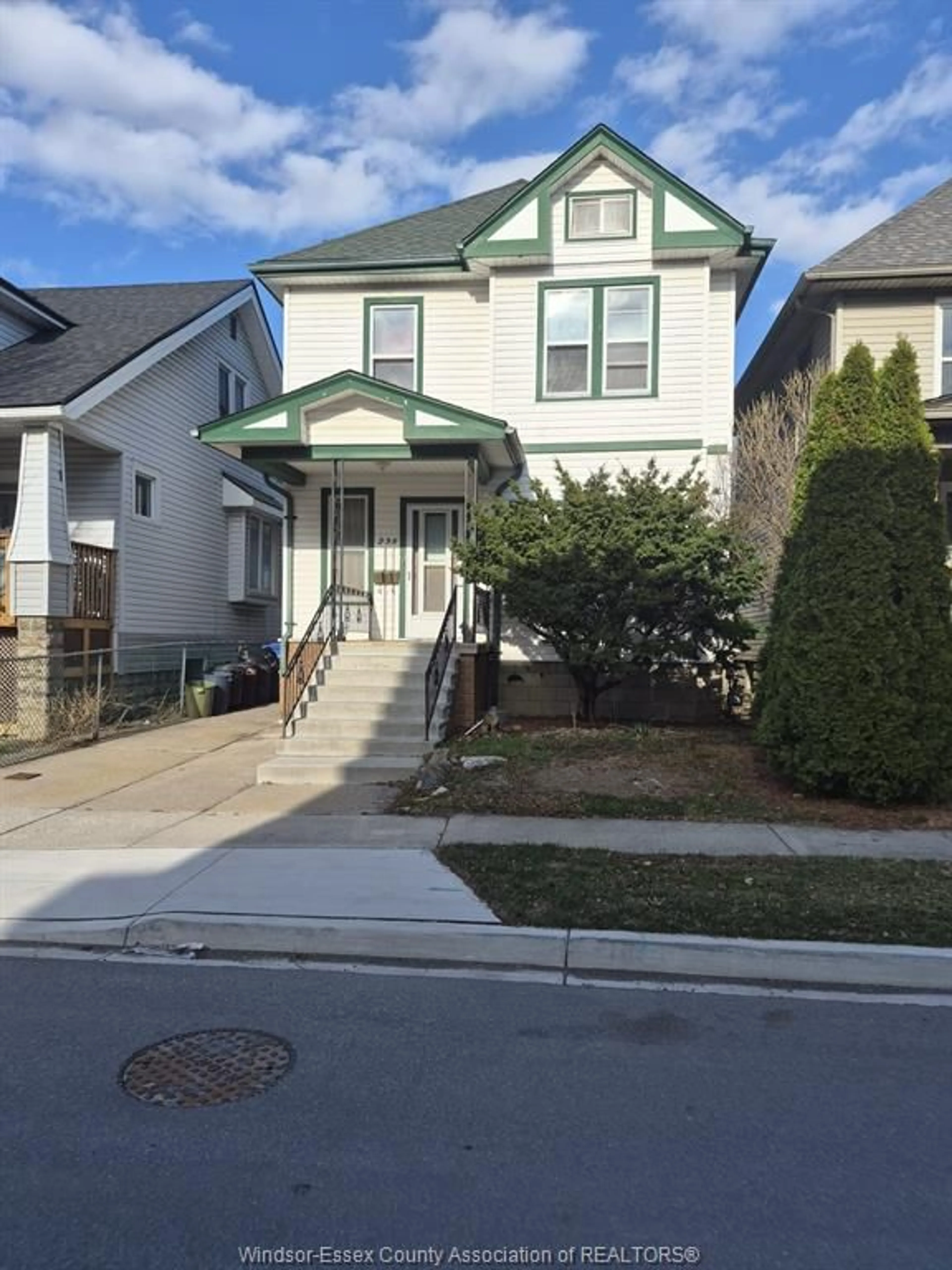 Home with vinyl exterior material, street for 238 BELLEVIEW Ave, Windsor Ontario N8Y 2V9
