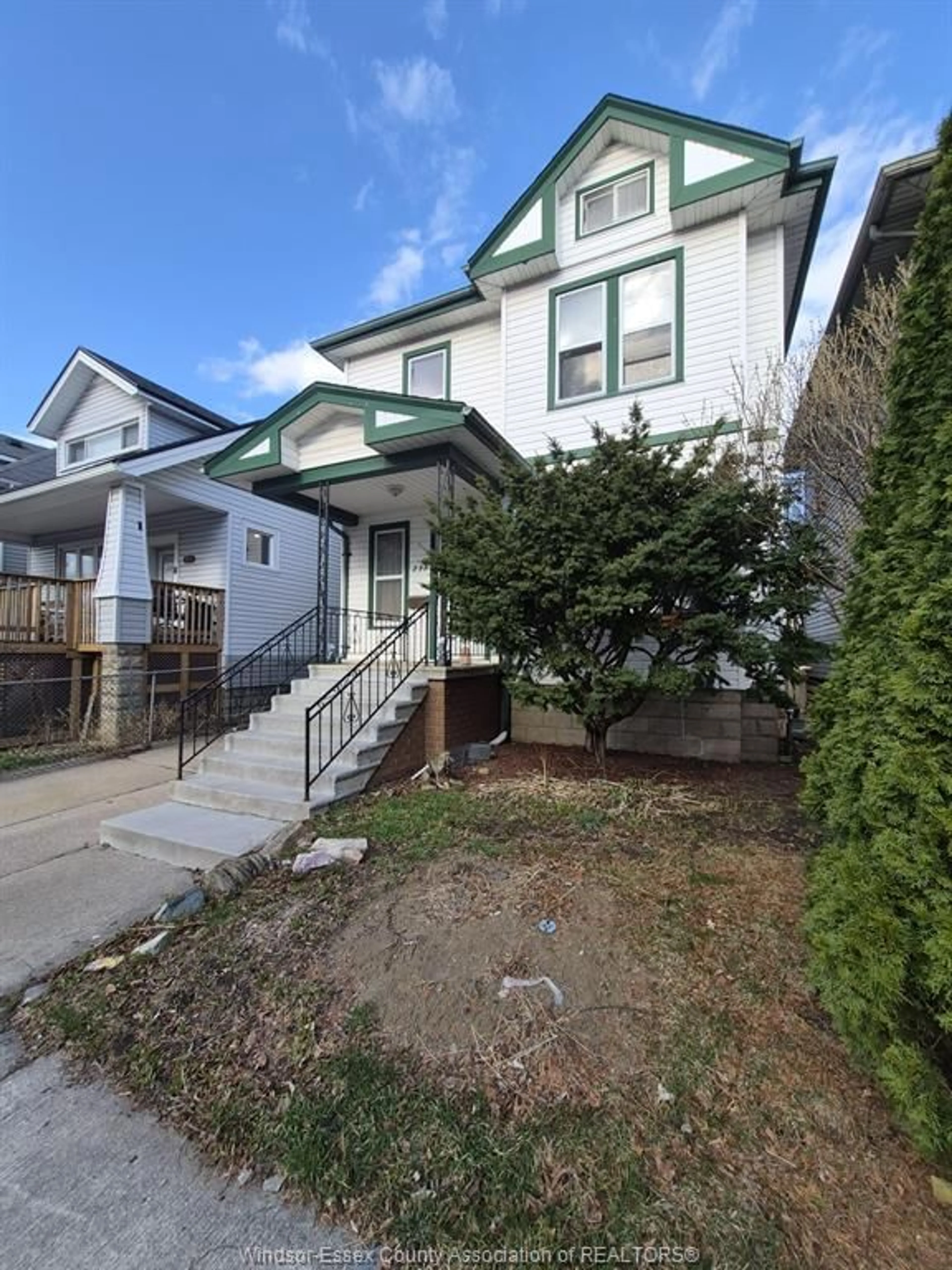 Home with vinyl exterior material, street for 238 BELLEVIEW Ave, Windsor Ontario N8Y 2V9