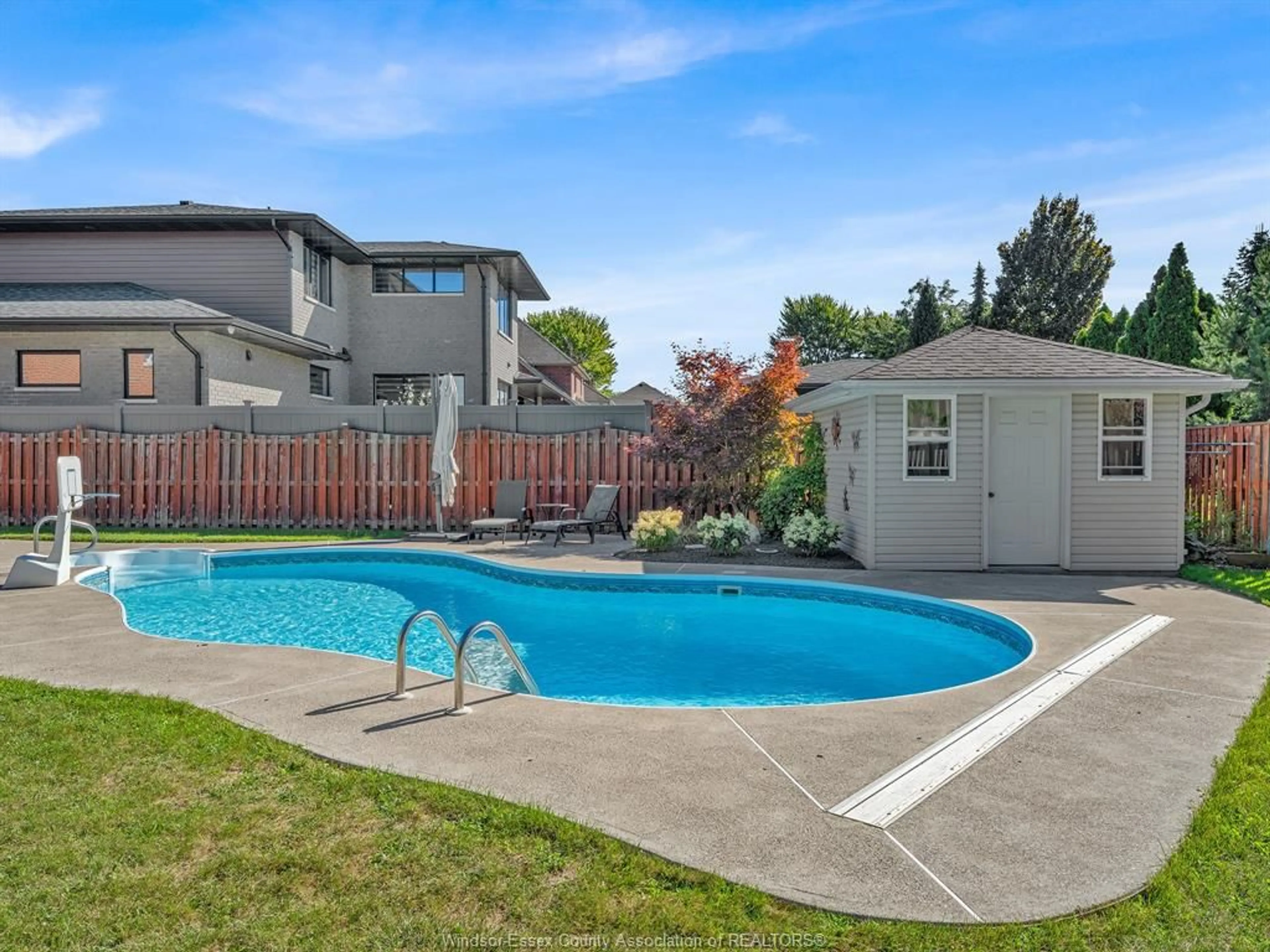 Pool for 633 OLD TECUMSEH Rd, Lakeshore Ontario N8L 0B7