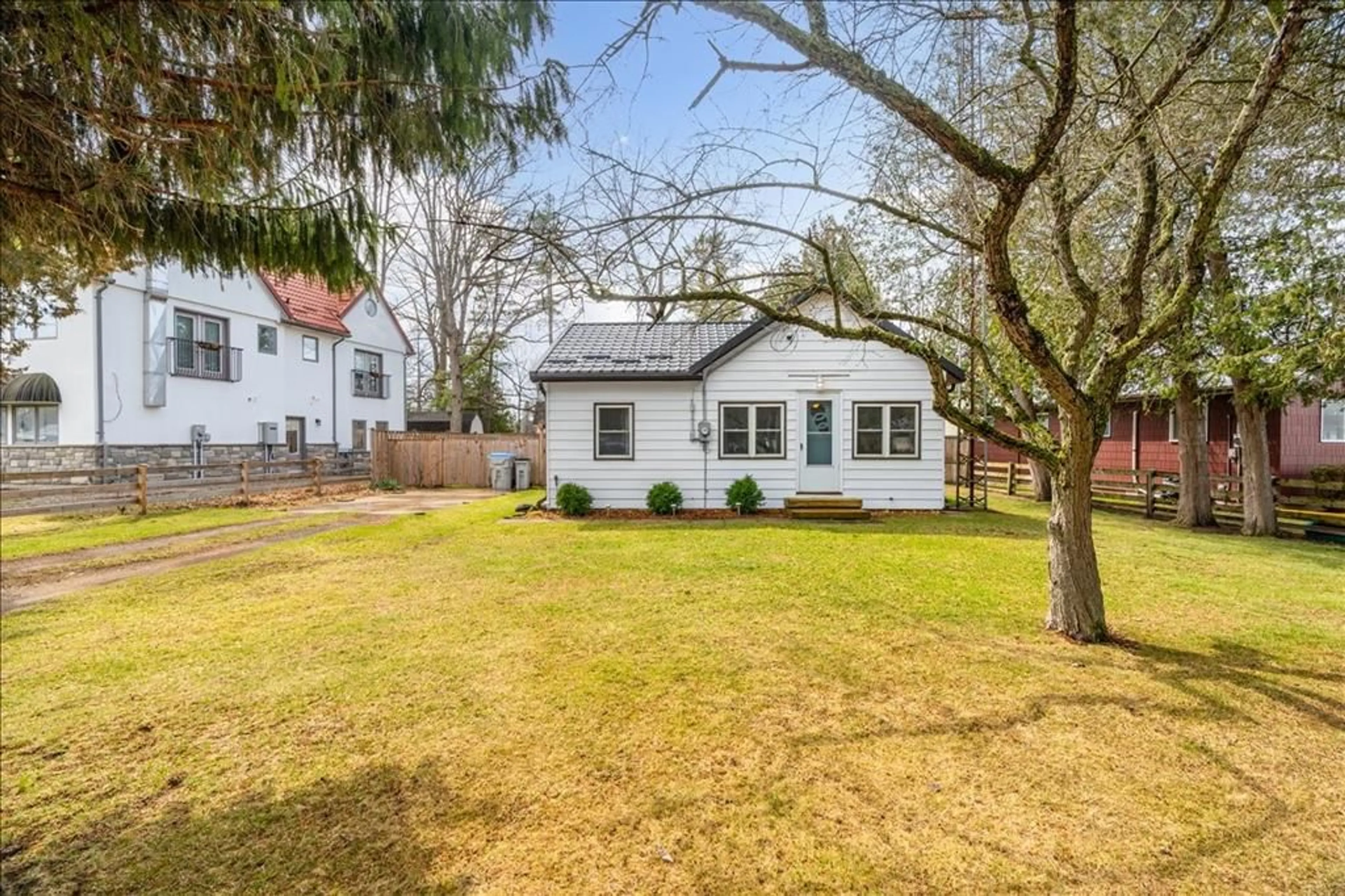 A pic from outside/outdoor area/front of a property/back of a property/a pic from drone, street for 7551 RIVERSIDE Dr, Lambton Shores Ontario N0M 2L0