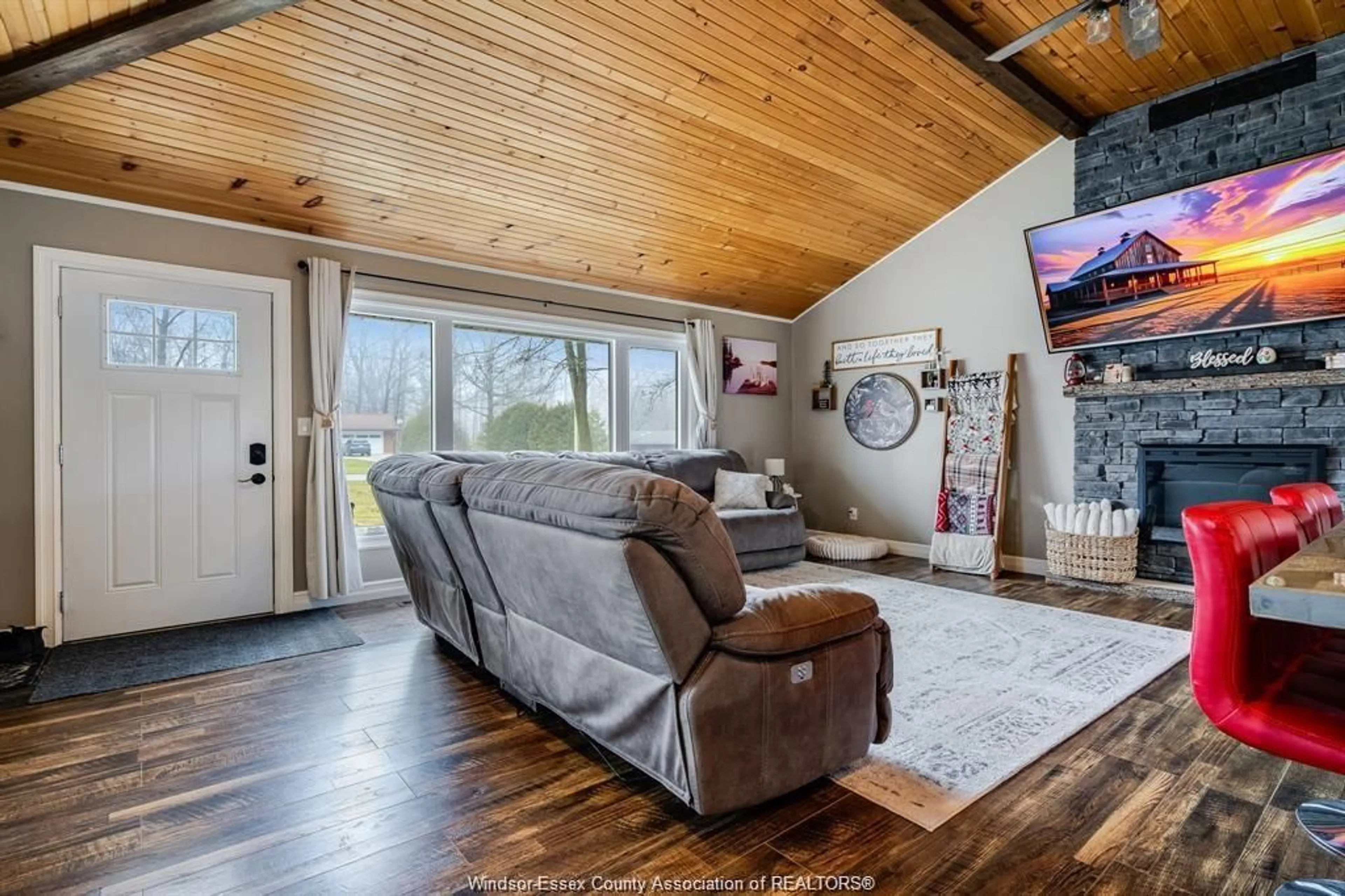 Living room with furniture, wood/laminate floor for 64 RICHARD Ave, Wheatley Ontario N0P 2P0