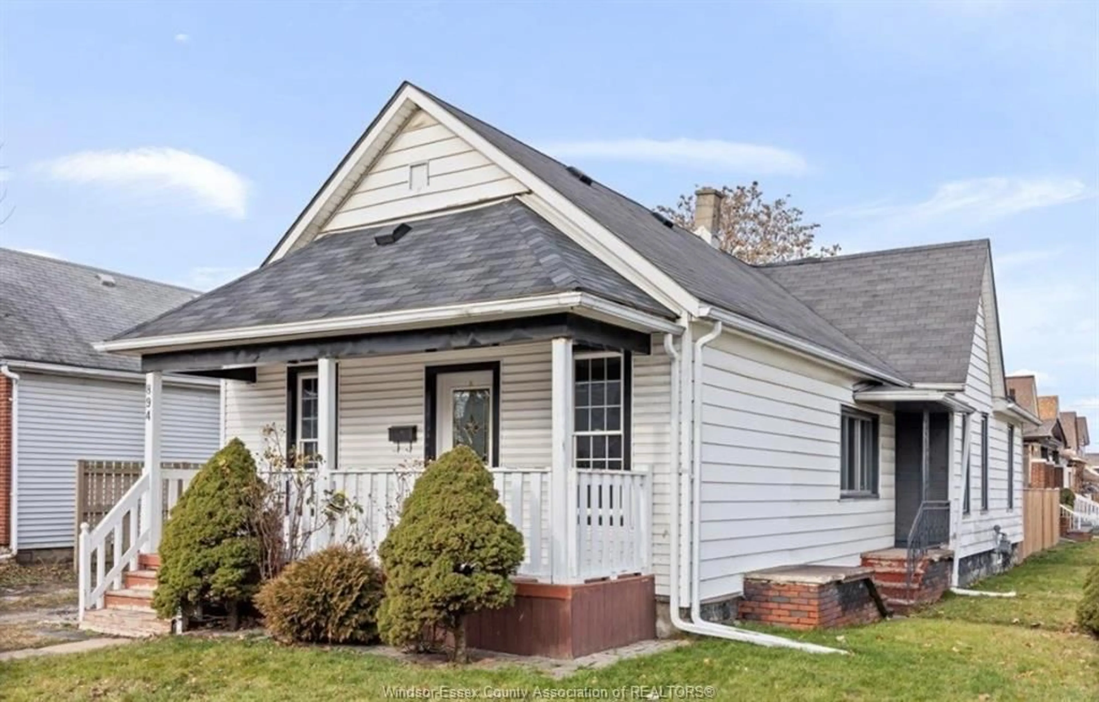 Home with vinyl exterior material, street for 894 UNIVERSITY Ave, Windsor Ontario N9A 2Z9