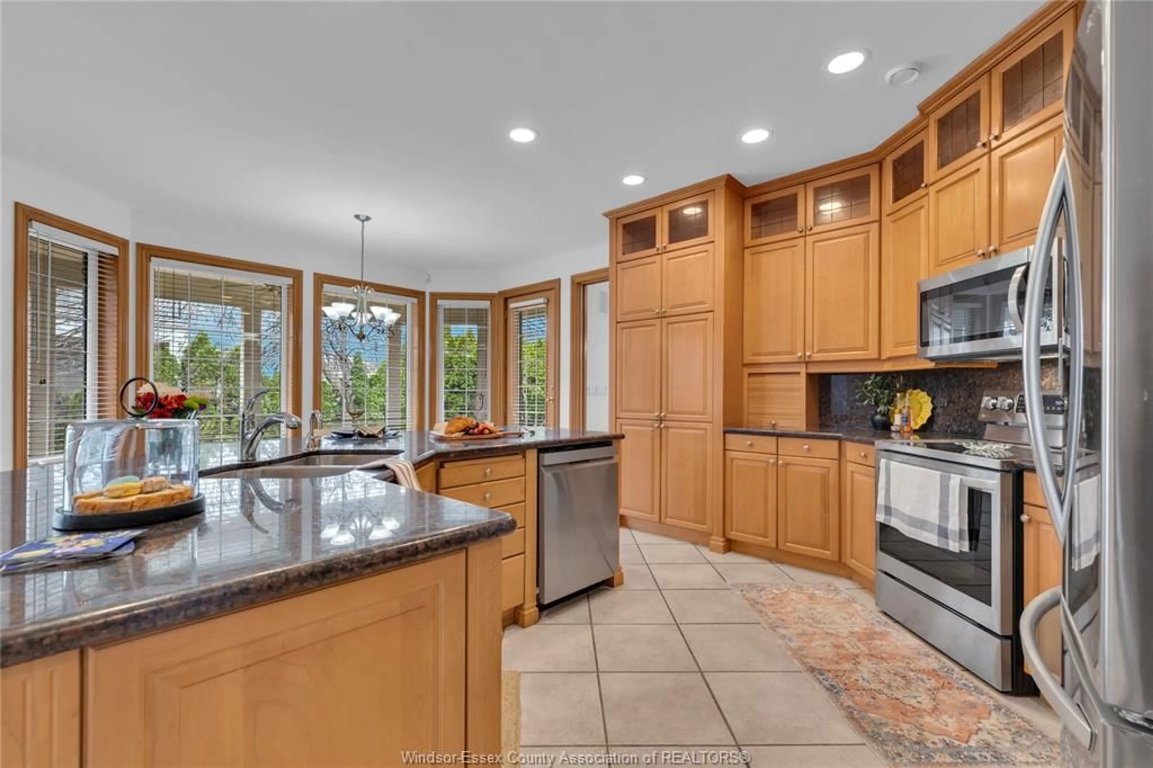 Open concept kitchen, ceramic/tile floor for 303 SHOREVIEW Cir, Windsor Ontario N8P 1M7