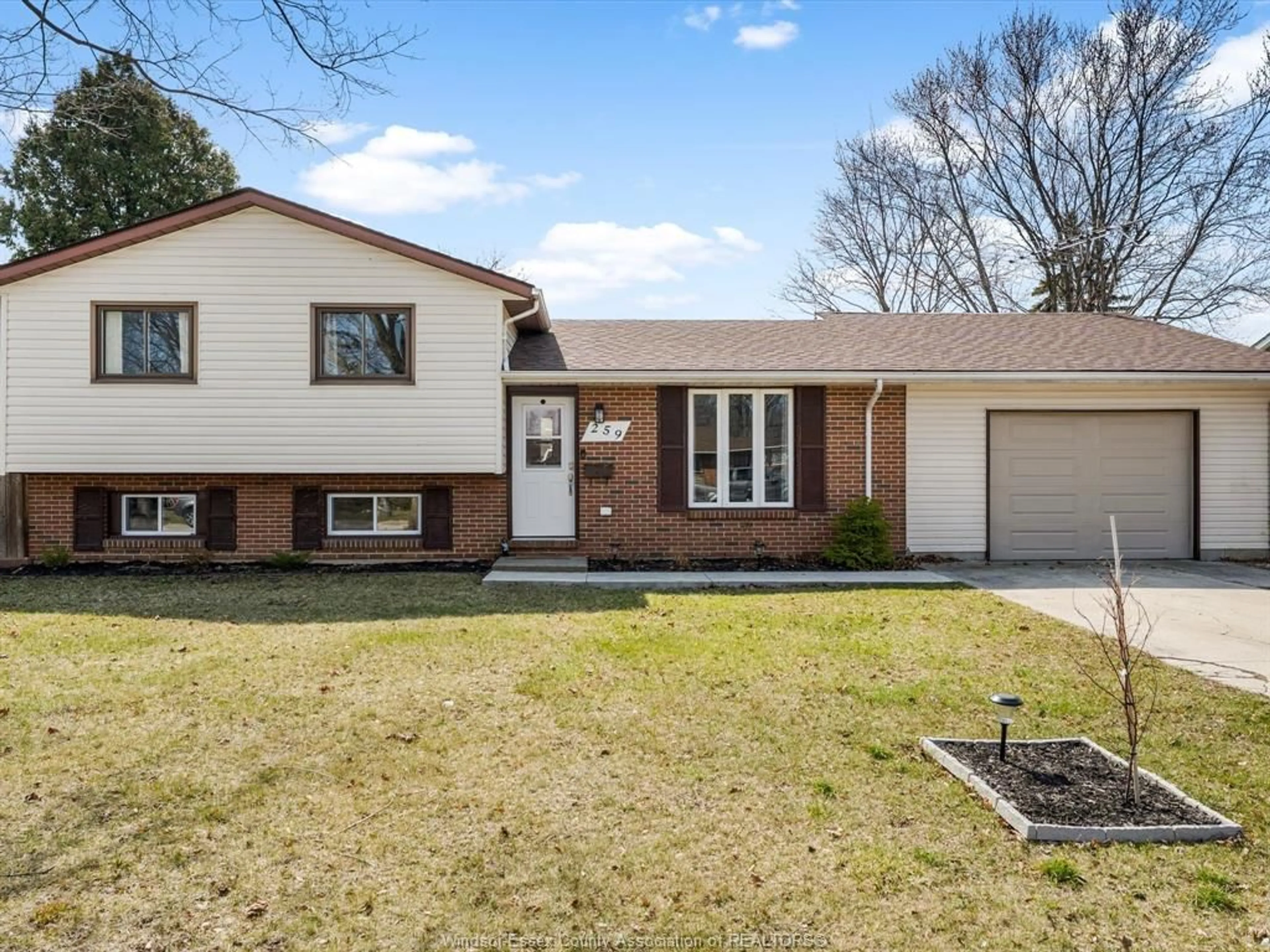 Home with vinyl exterior material, street for 259 MCCURDY, Amherstburg Ontario N9V 3K5