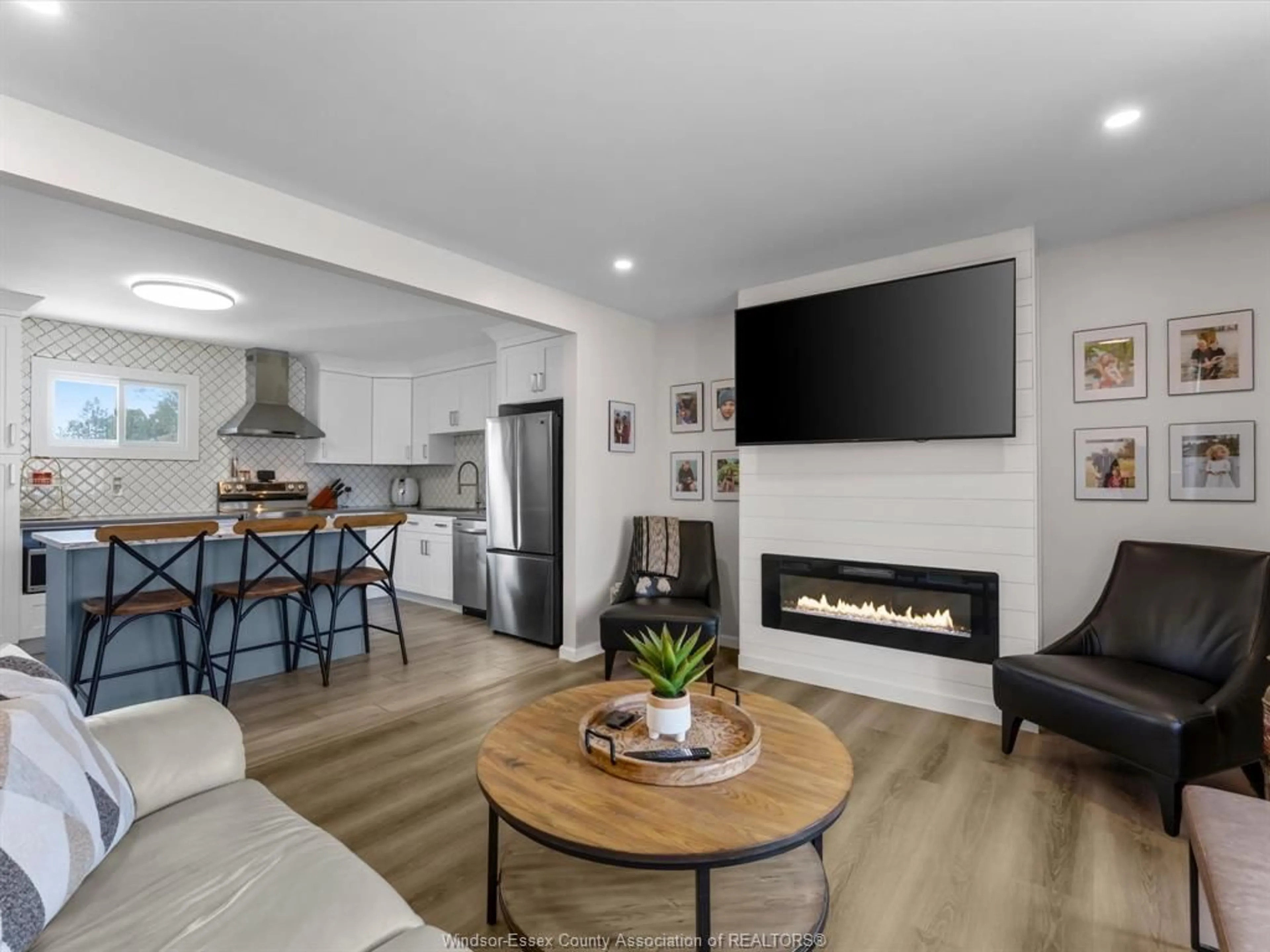 Open concept kitchen, wood/laminate floor for 259 MCCURDY, Amherstburg Ontario N9V 3K5