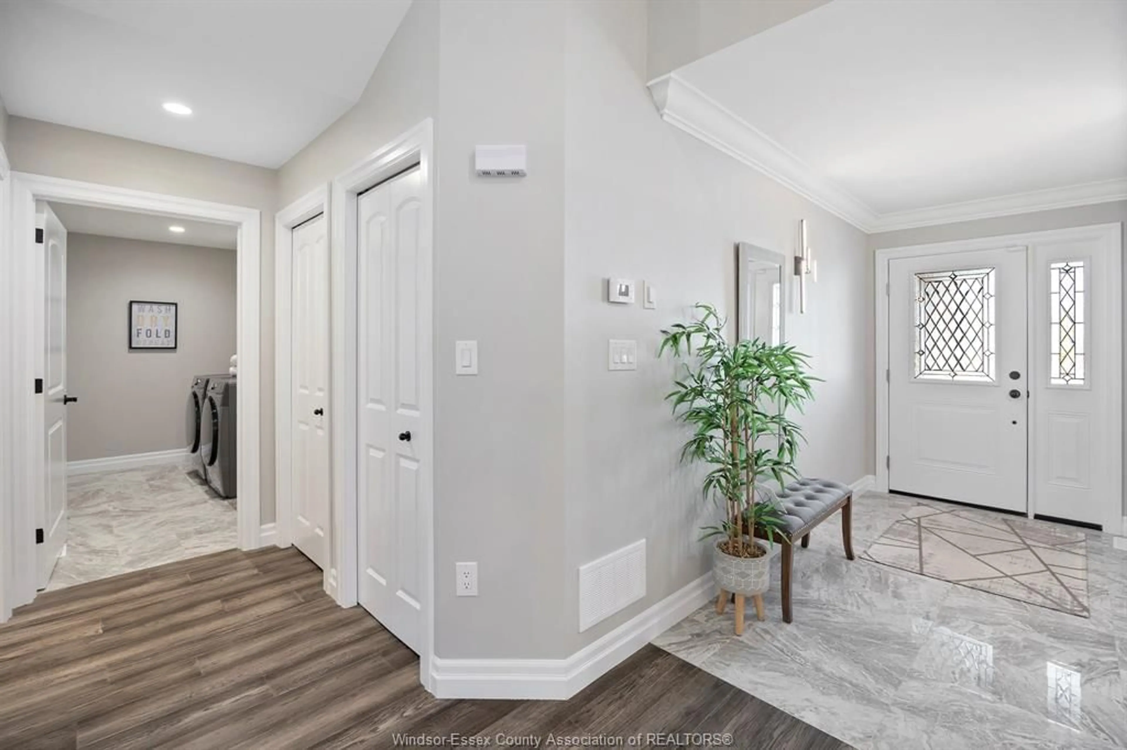 Indoor entryway for 1318 TOM TOTH St, LaSalle Ontario N9H 0L9