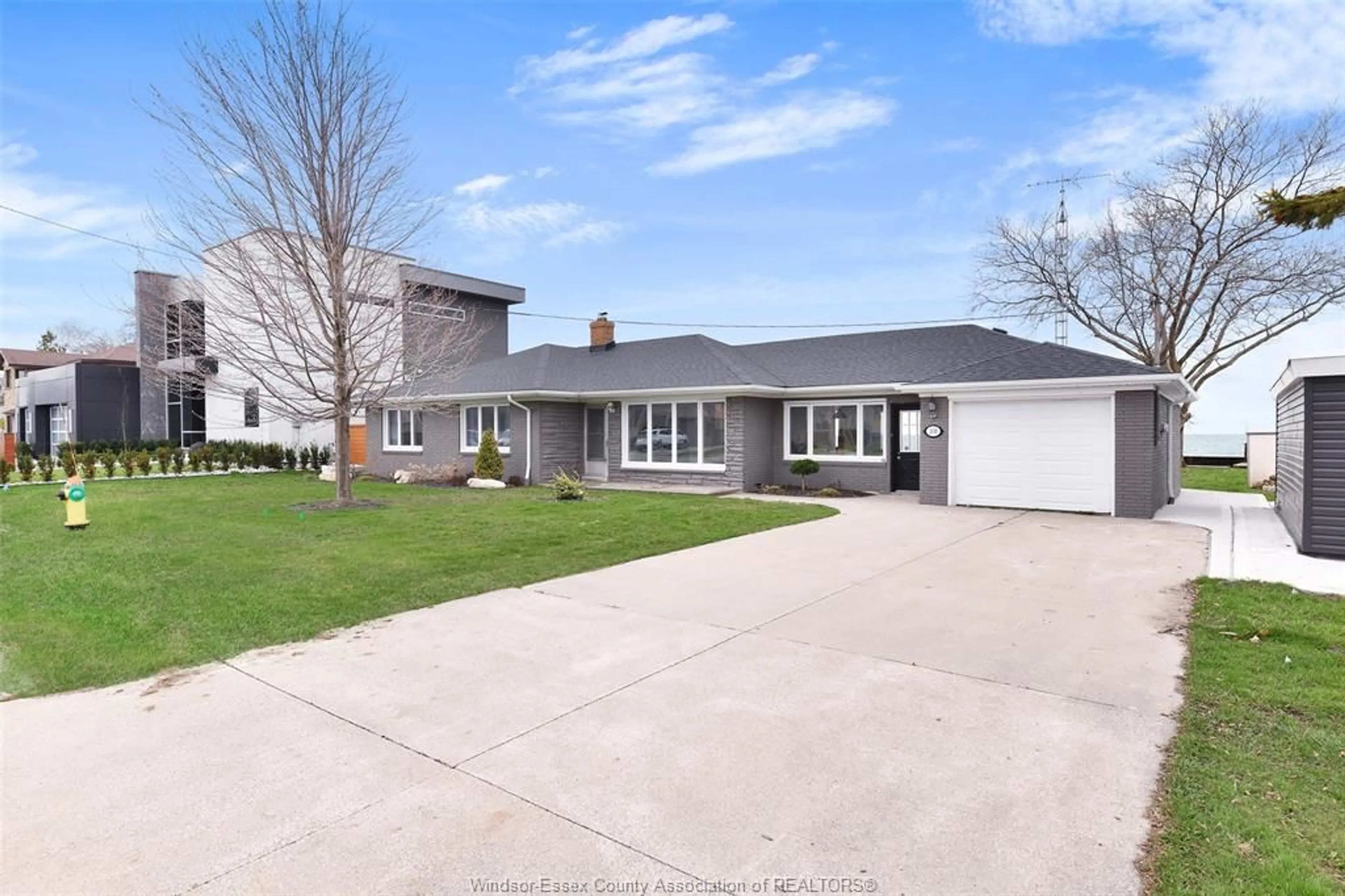 Home with vinyl exterior material, street for 208 ROBSON Rd, Leamington Ontario N8H 5R2