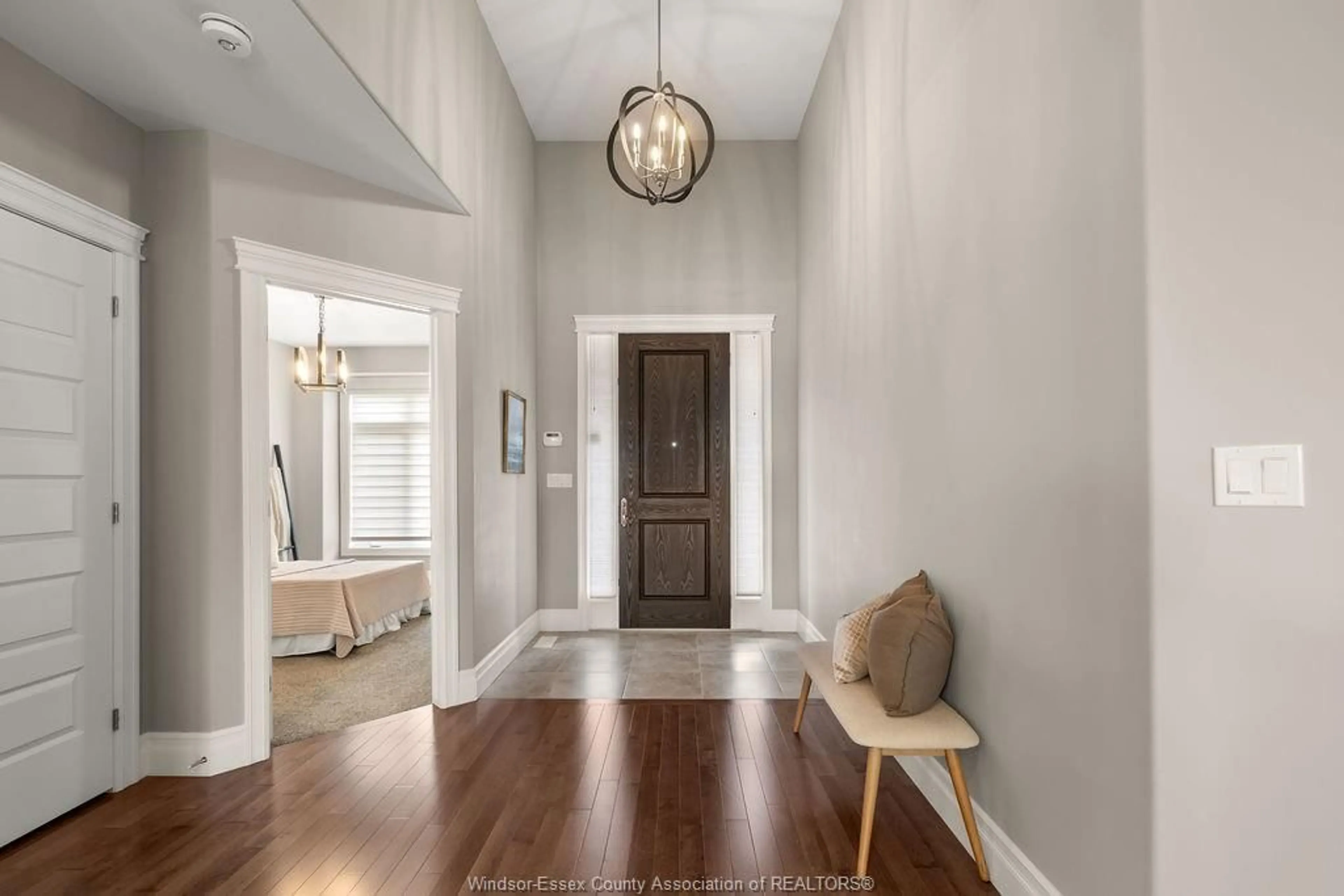 Indoor entryway for 1712 CYPRESS Ave, Windsor Ontario N8P 0B8