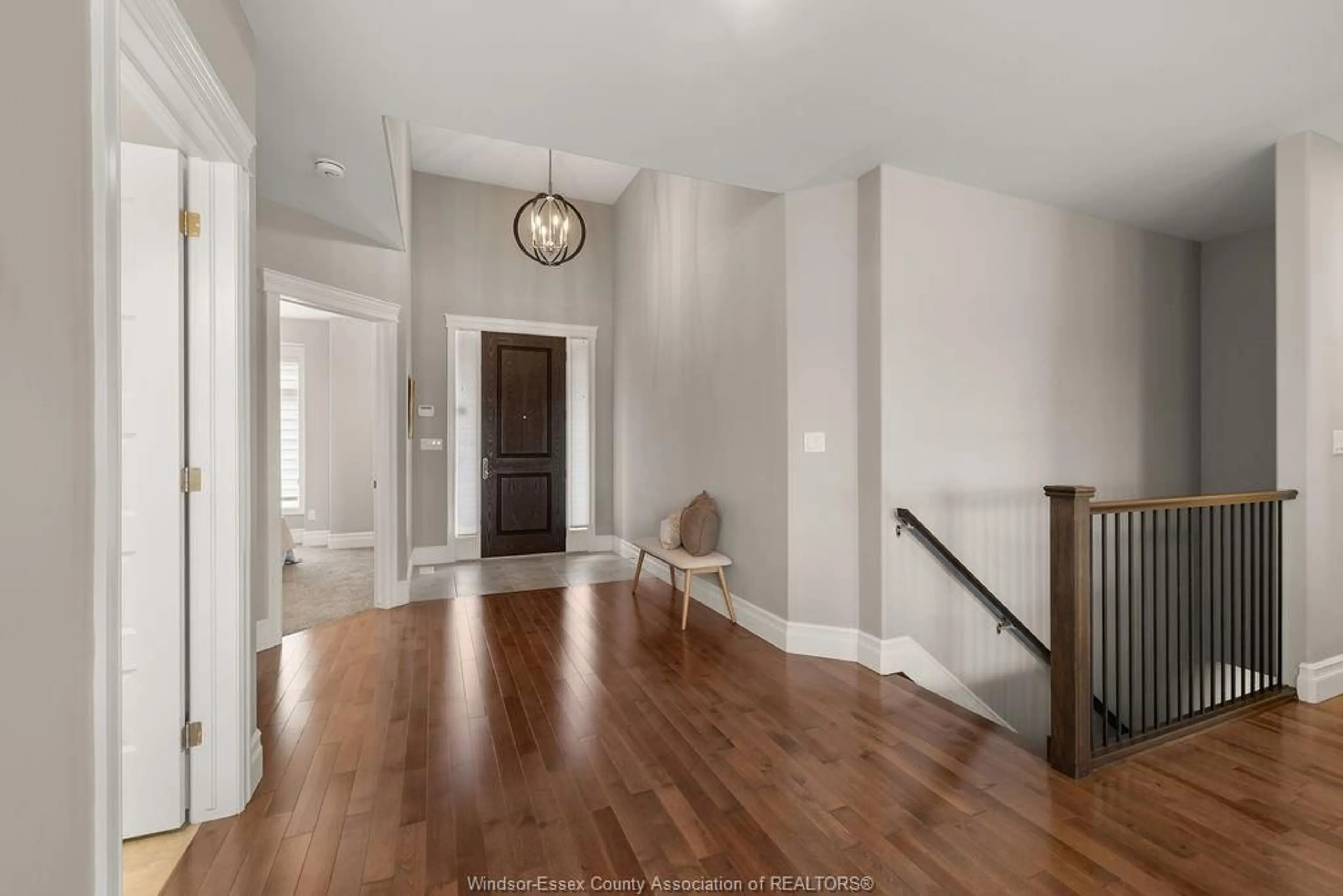 Indoor entryway for 1712 CYPRESS Ave, Windsor Ontario N8P 0B8