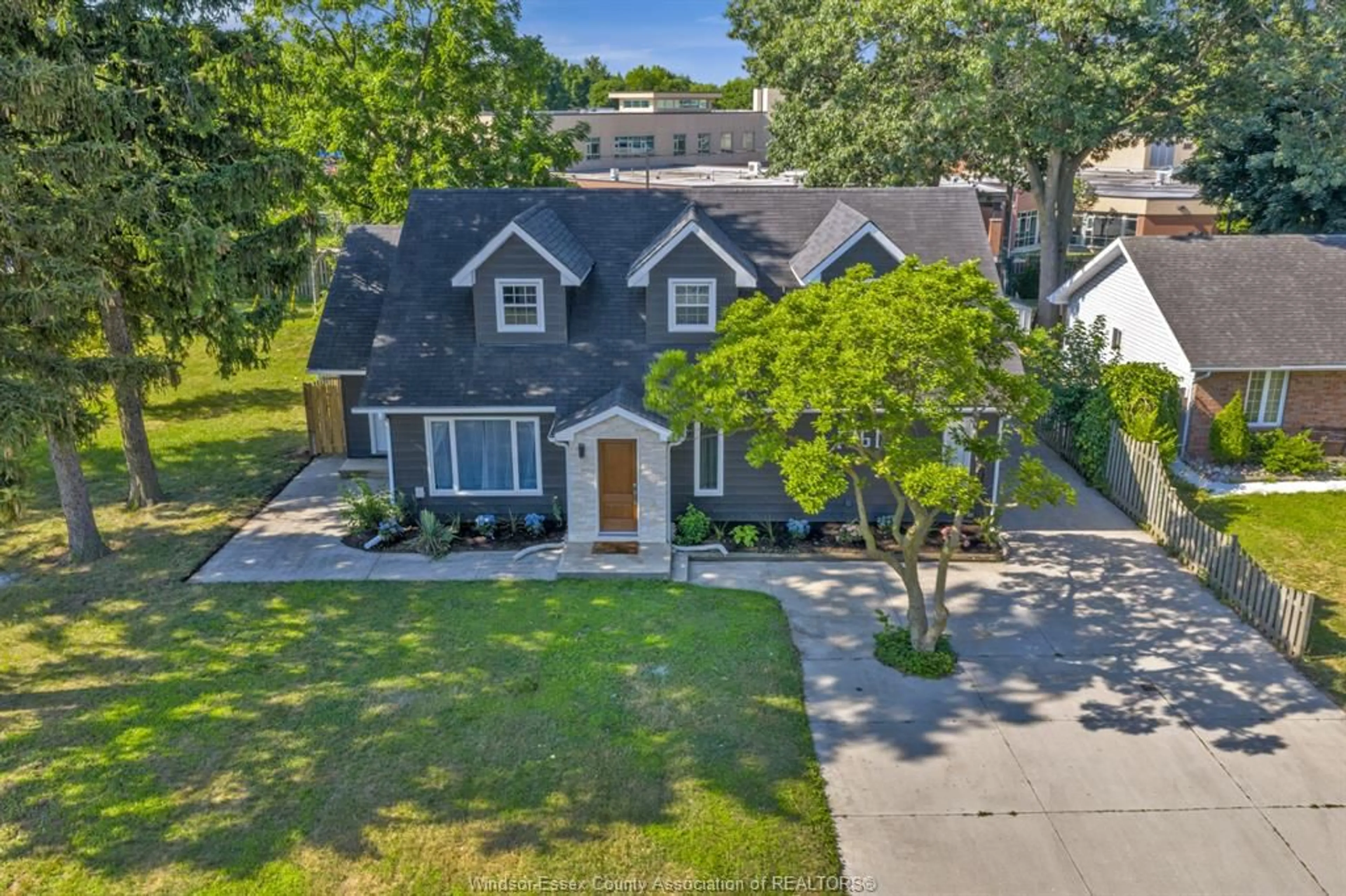 A pic from outside/outdoor area/front of a property/back of a property/a pic from drone, street for 1361 CHAPPELL Ave, Windsor Ontario N9C 3E1