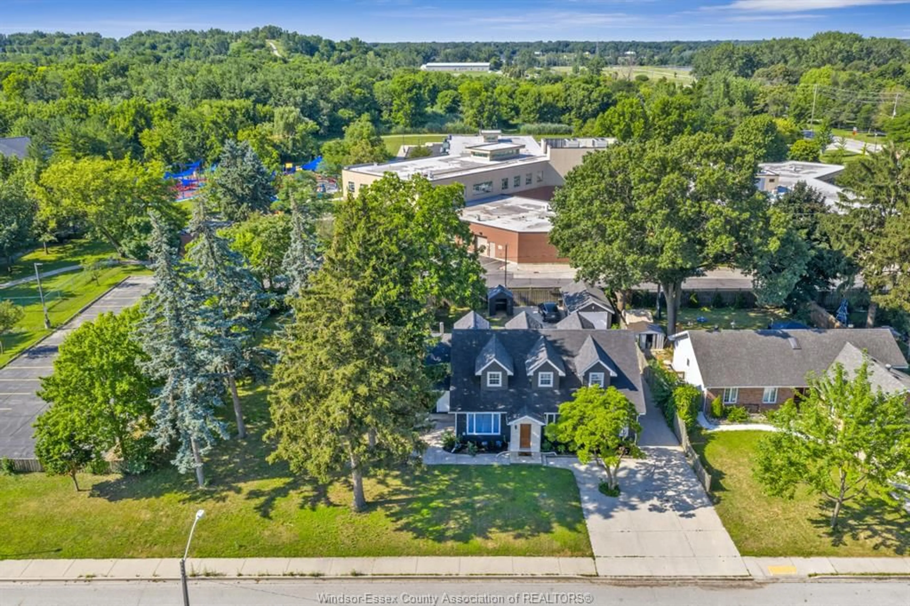 A pic from outside/outdoor area/front of a property/back of a property/a pic from drone, street for 1361 CHAPPELL Ave, Windsor Ontario N9C 3E1