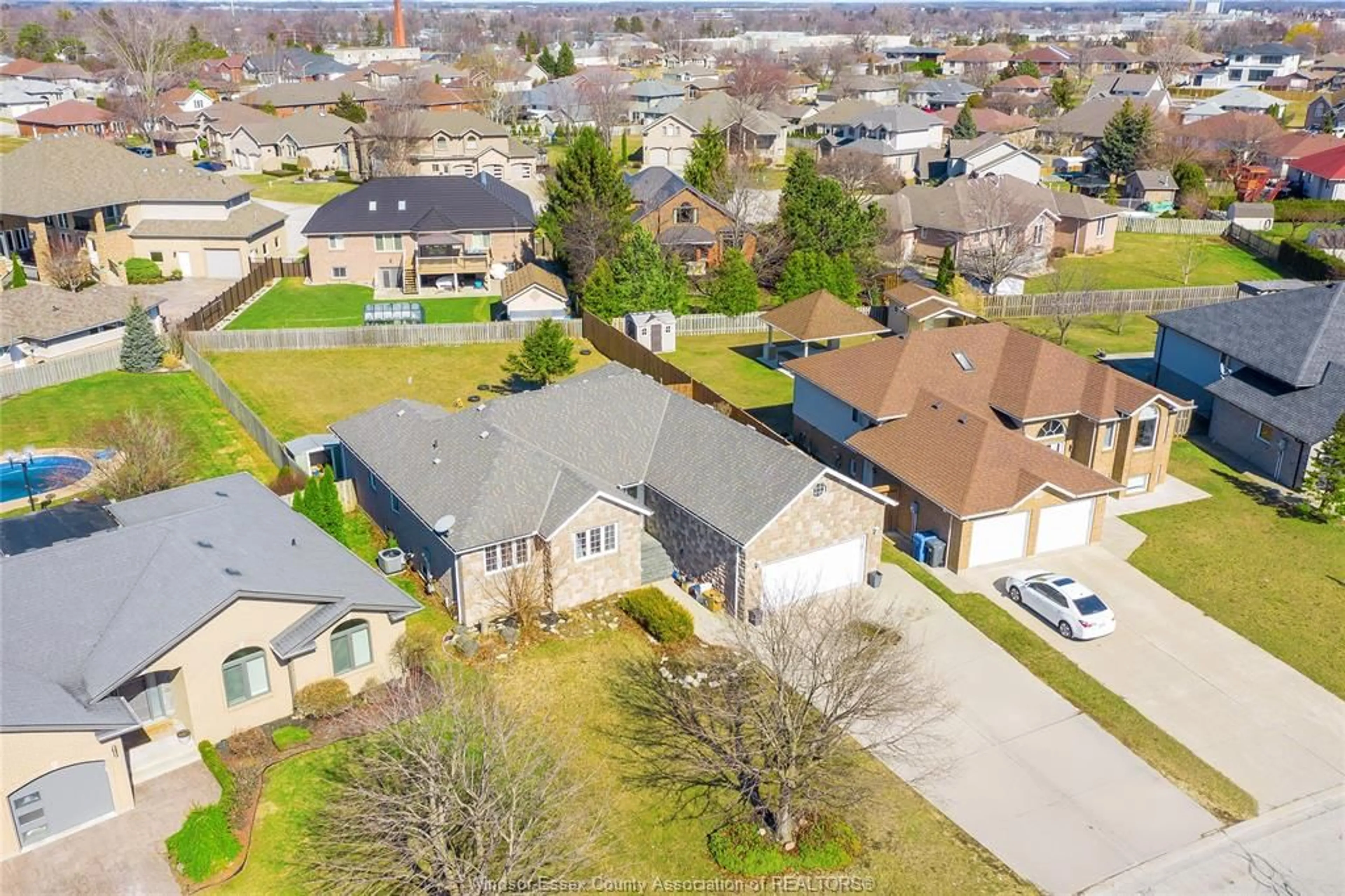 A pic from outside/outdoor area/front of a property/back of a property/a pic from drone, street for 145 ELLISON St, Leamington Ontario N8H 5H9