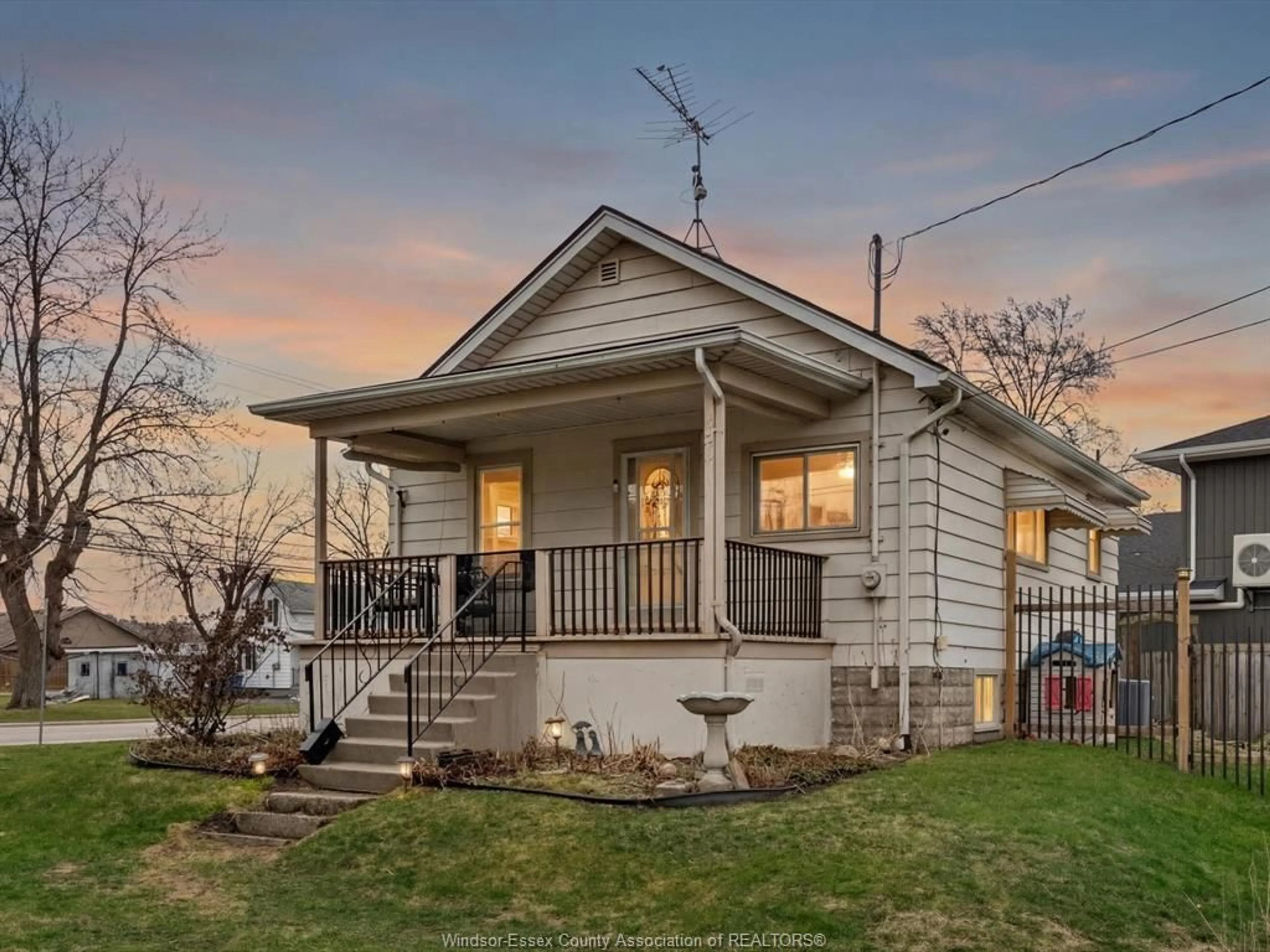 Home with vinyl exterior material, street for 290 Sacred Heart Dr, LaSalle Ontario N9J 1S9